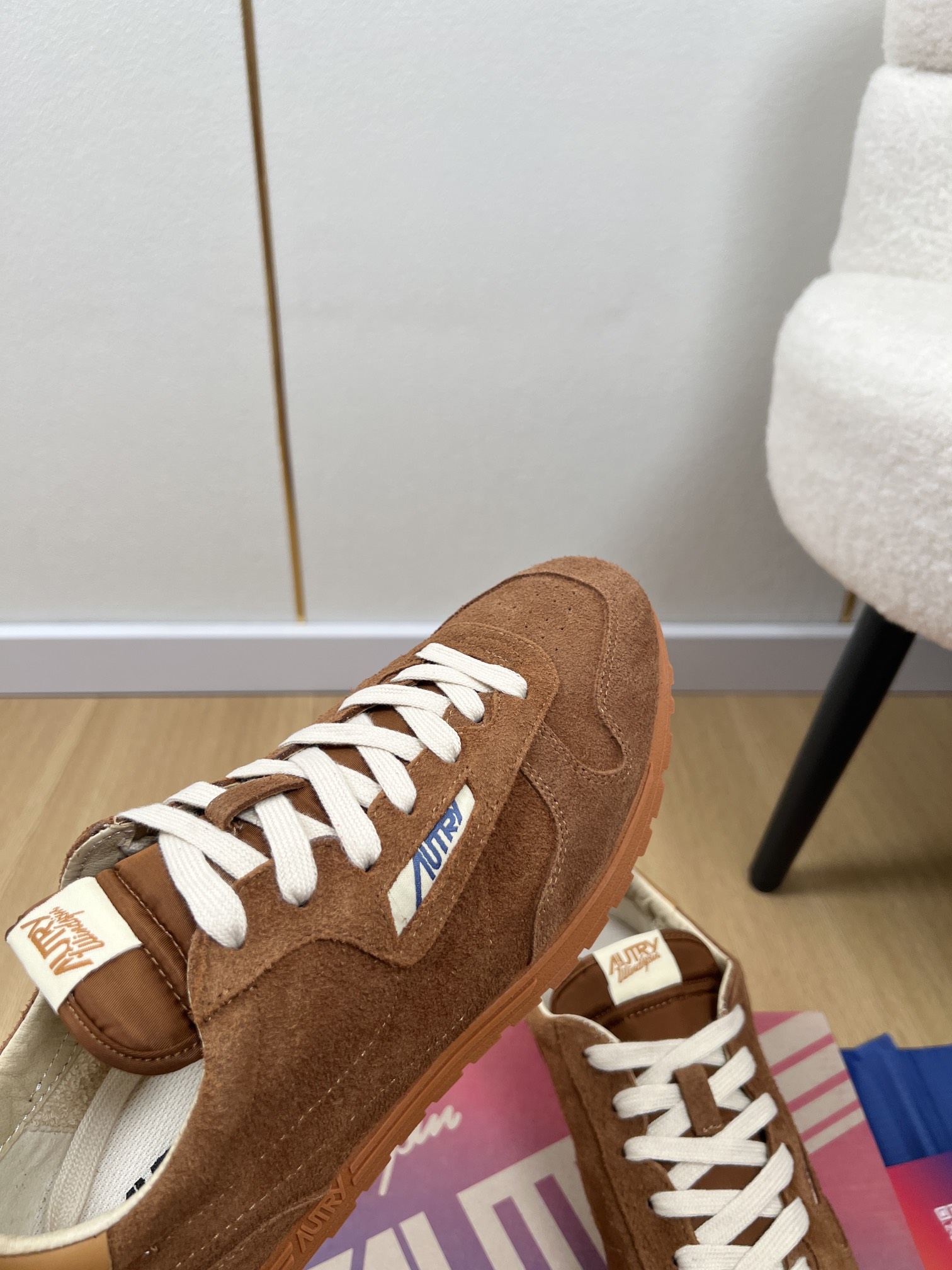 AUTRY OTERRY 2025: American Retro Style Leather Shoes for Fashion Celebrities - 图片 5