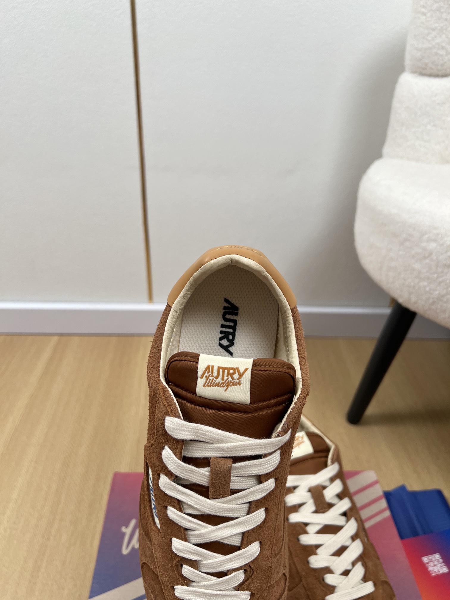 AUTRY OTERRY 2025: American Retro Style Leather Shoes for Fashion Celebrities - 图片 7