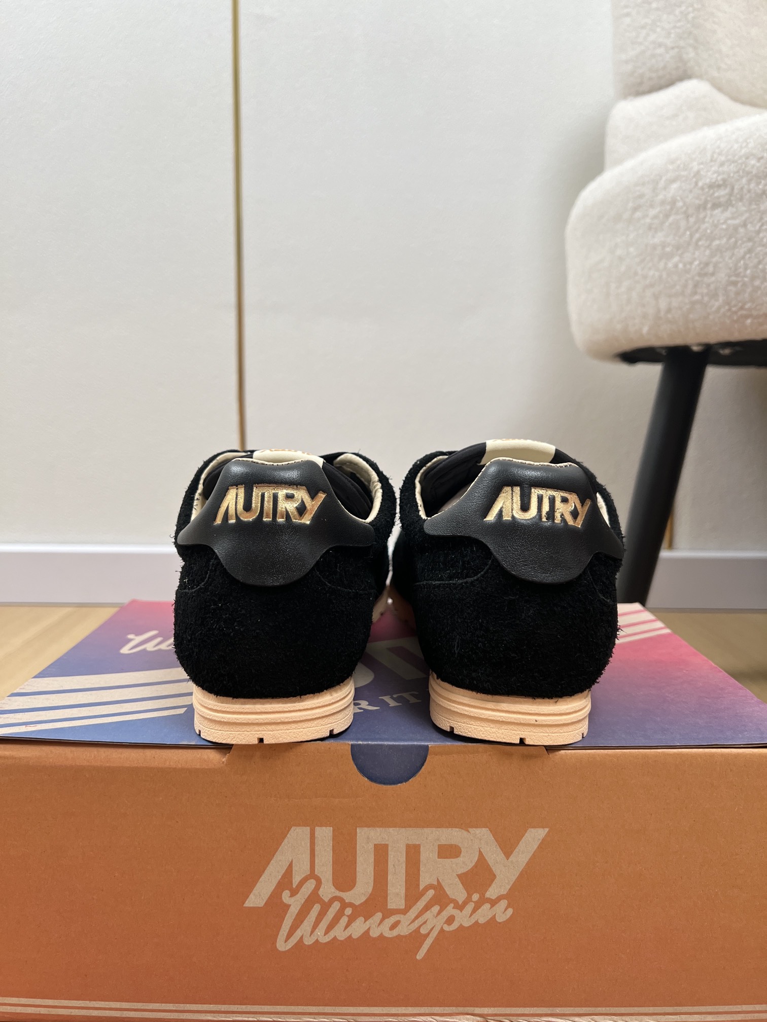 AUTRY OTERRY 2025 Collection: Retro American Style Leather Shoes with Classic American Flag Detail - 图片 8