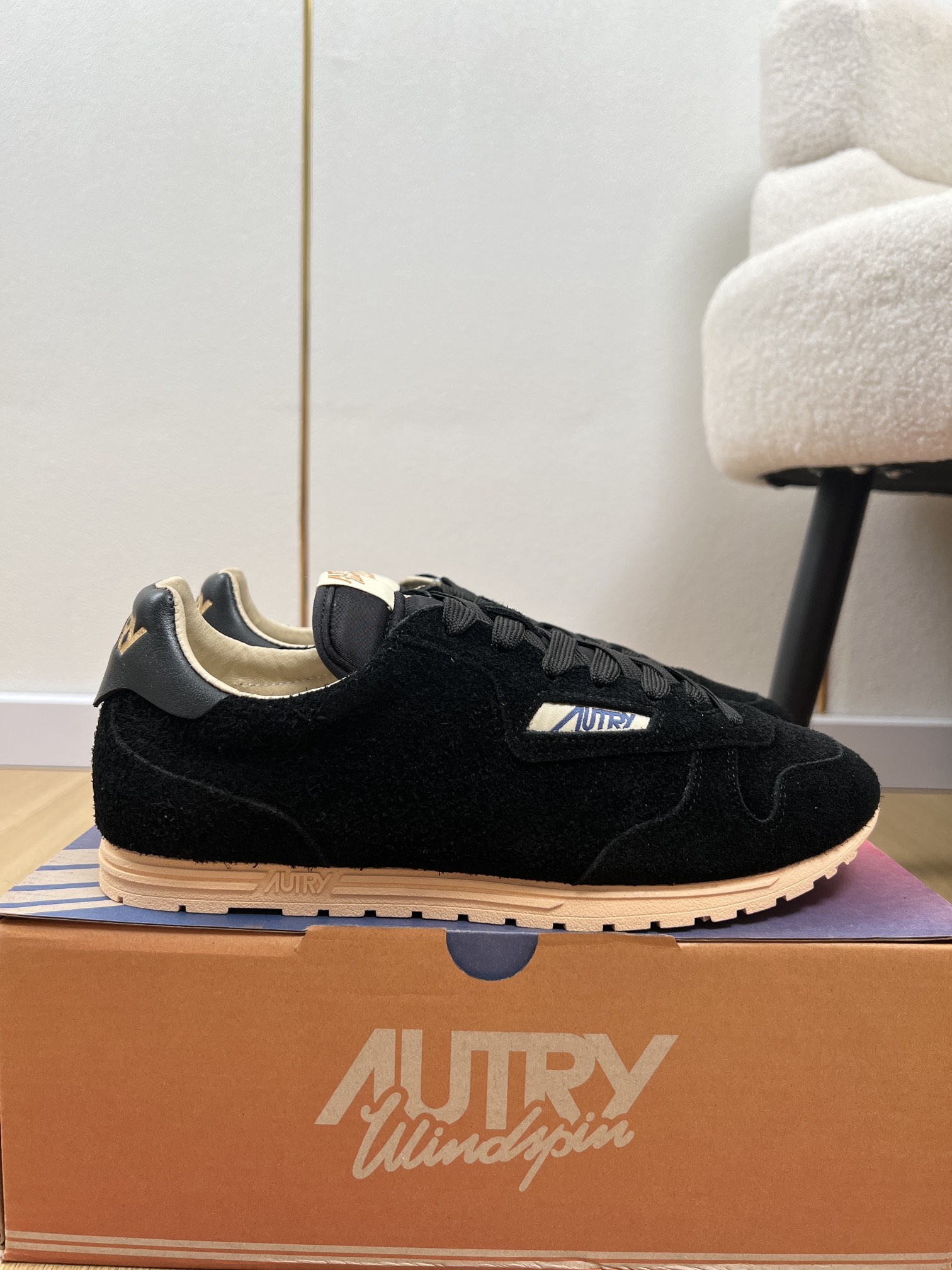 AUTRY OTERRY 2025 Collection: Retro American Style Leather Shoes with Classic American Flag Detail - 图片 2
