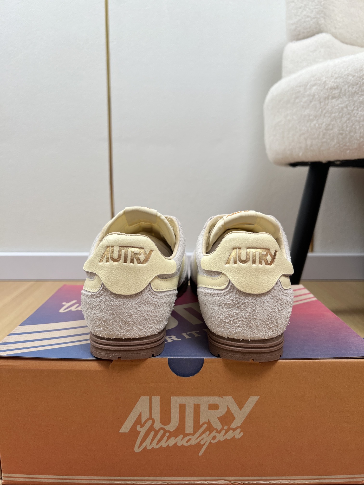 AUTRY OTERRY 2025 Collection: American Retro Style Leather Shoes with Classic American Flag Symbol - 图片 8