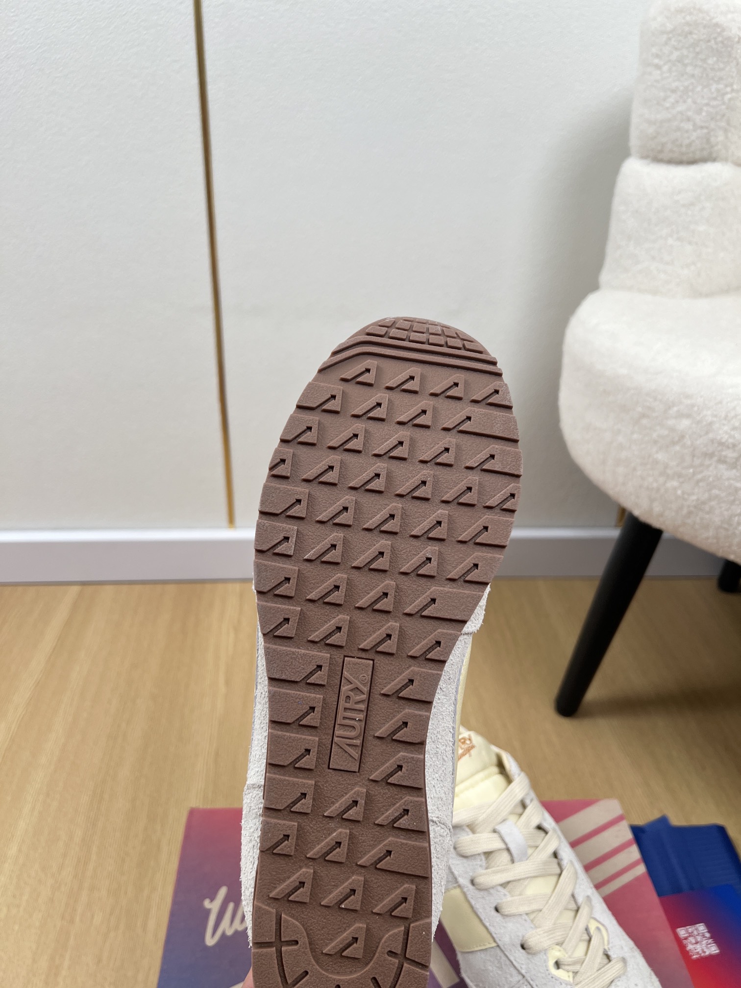 AUTRY OTERRY 2025 Collection: American Retro Style Leather Shoes with Classic American Flag Symbol - 图片 9