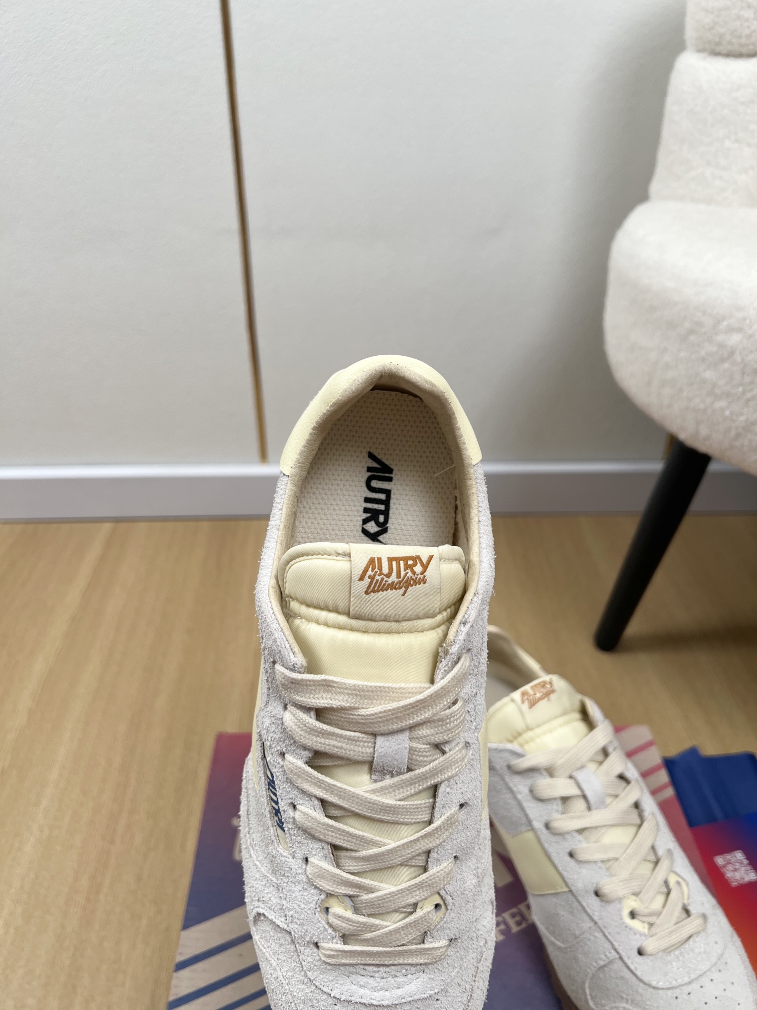AUTRY OTERRY 2025 Collection: American Retro Style Leather Shoes with Classic American Flag Symbol - 图片 7