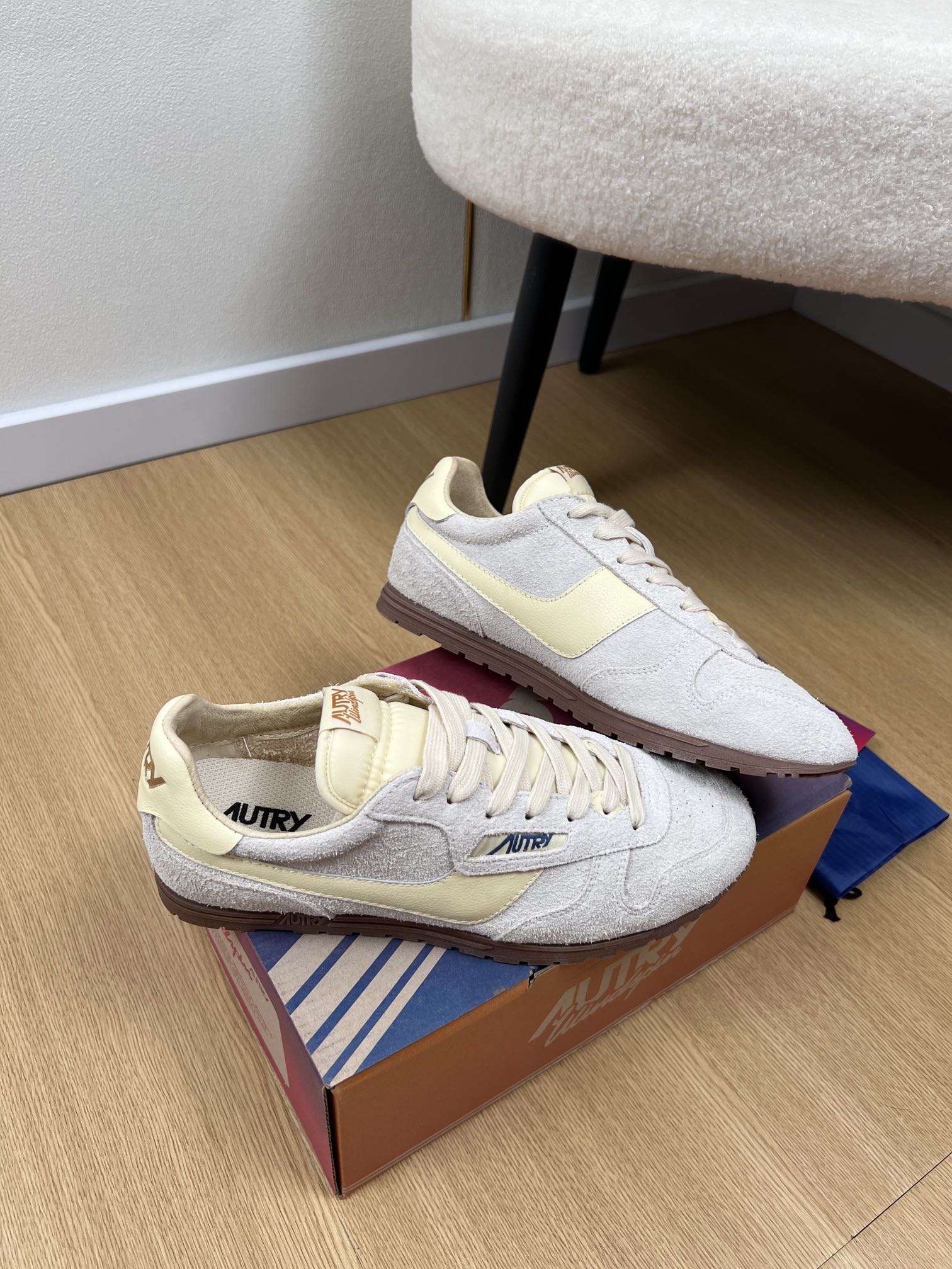AUTRY OTERRY 2025 Collection: American Retro Style Leather Shoes with Classic American Flag Symbol - 图片 3