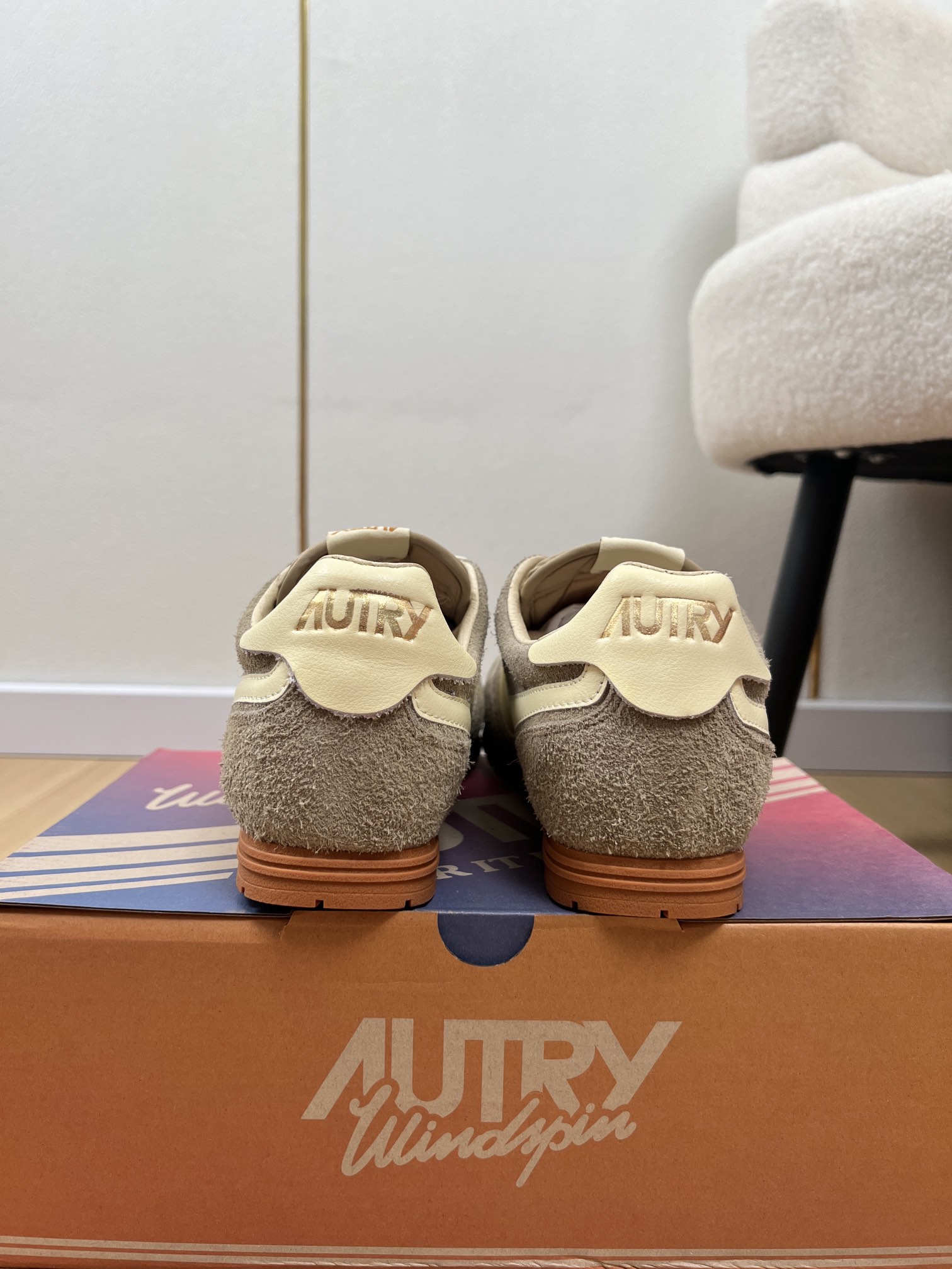 AUTRY OTERRY 2025 Summer Shoe Collection Highlights American Retro Style - 图片 8