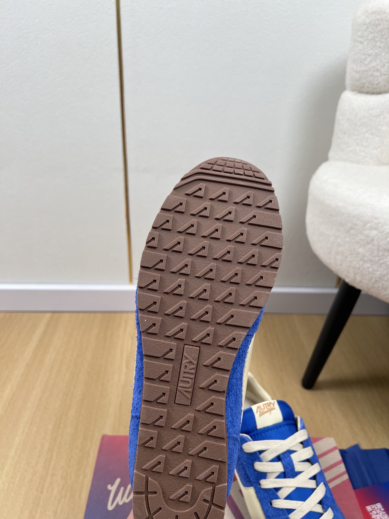 AUTRY OTERRY 2025 Collection: Retro American Style Leather Shoes with Classic Flag Symbol - 图片 9