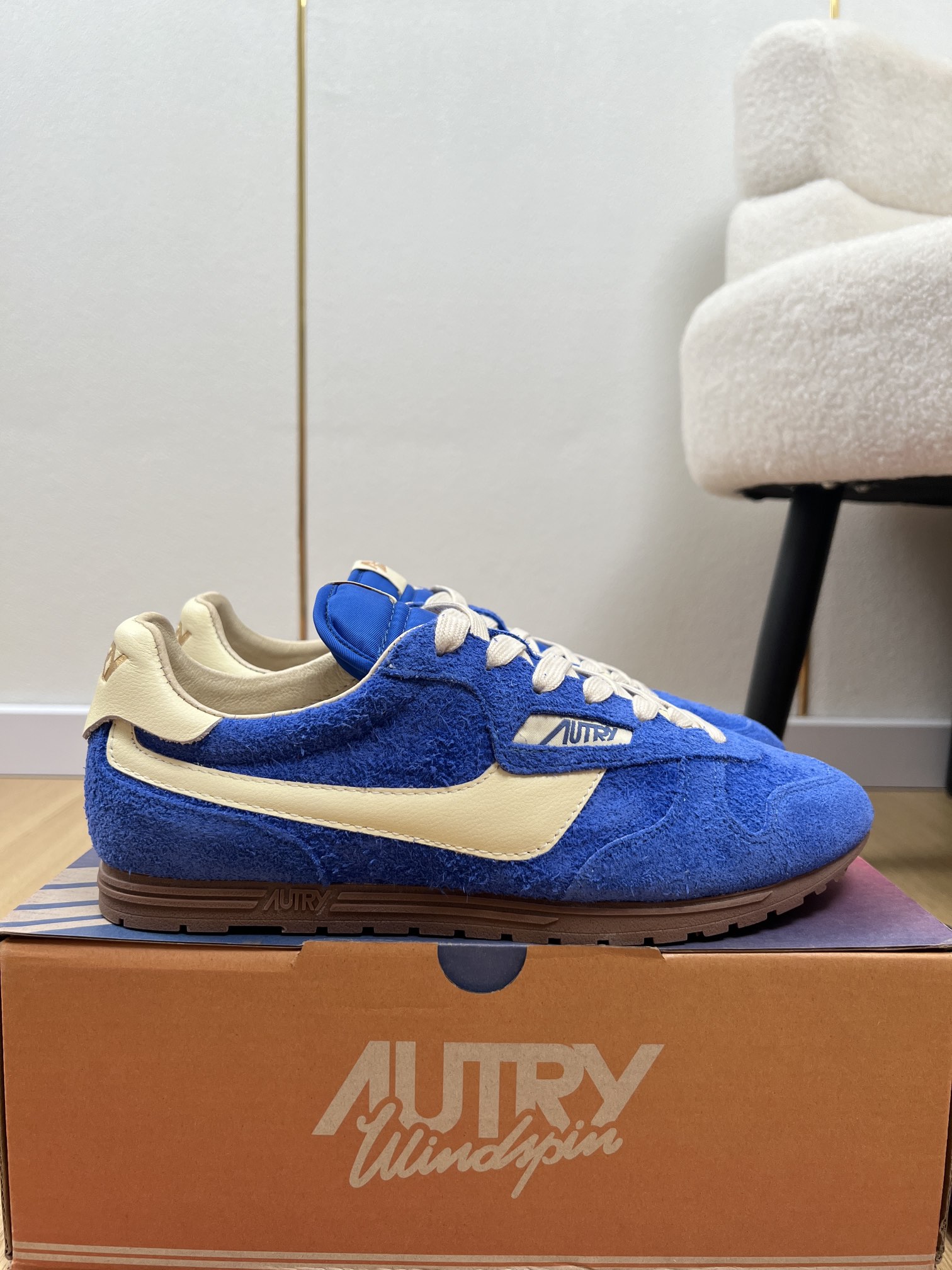 AUTRY OTERRY 2025 Collection: Retro American Style Leather Shoes with Classic Flag Symbol - 图片 2