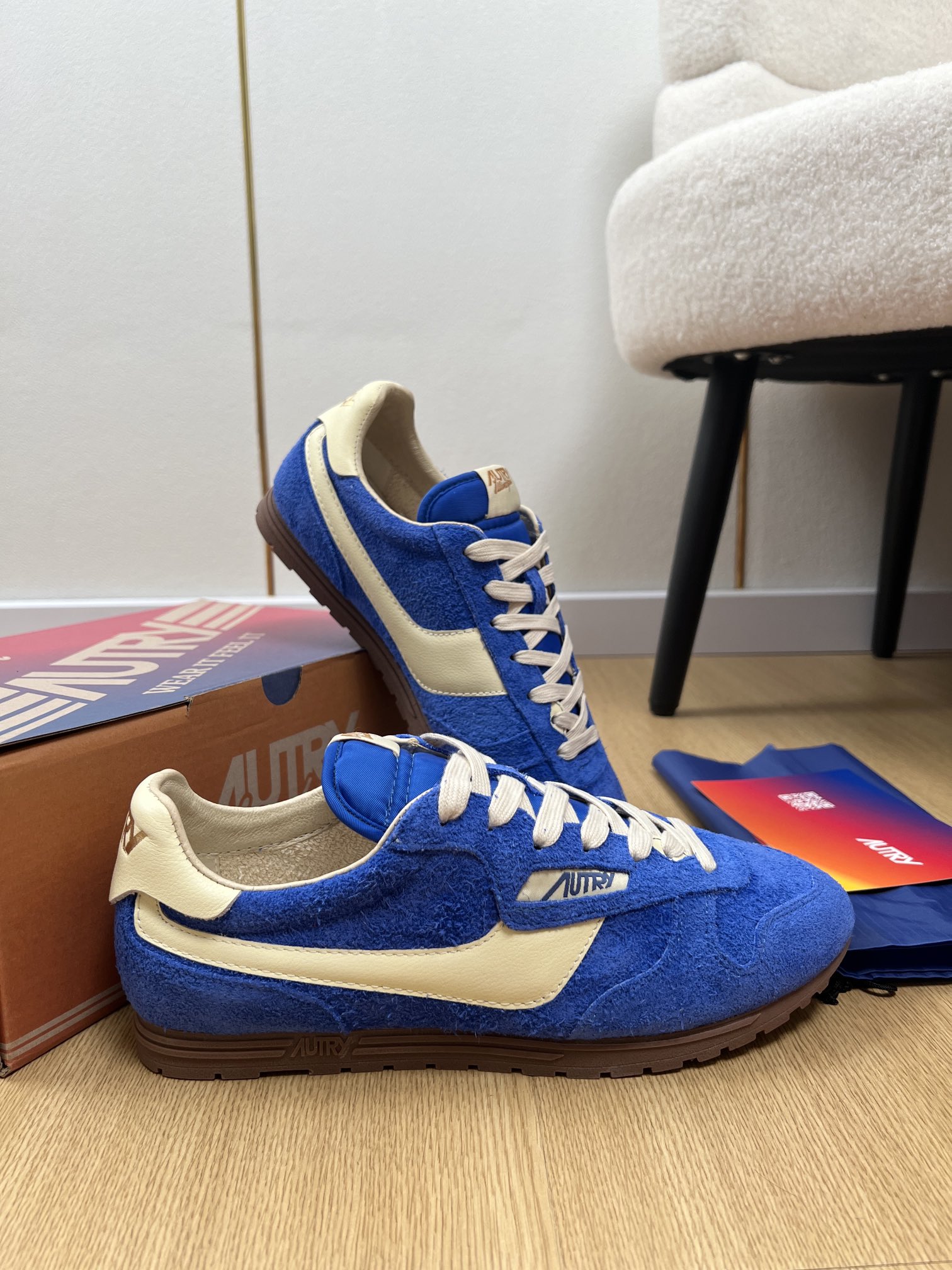 AUTRY OTERRY 2025 Collection: Retro American Style Leather Shoes with Classic Flag Symbol - 图片 4