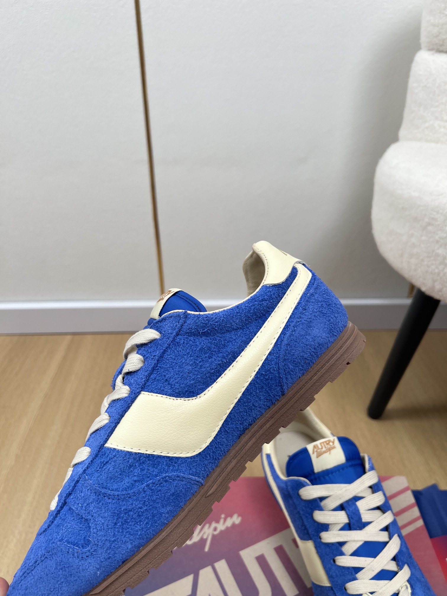 AUTRY OTERRY 2025 Collection: Retro American Style Leather Shoes with Classic Flag Symbol - 图片 6