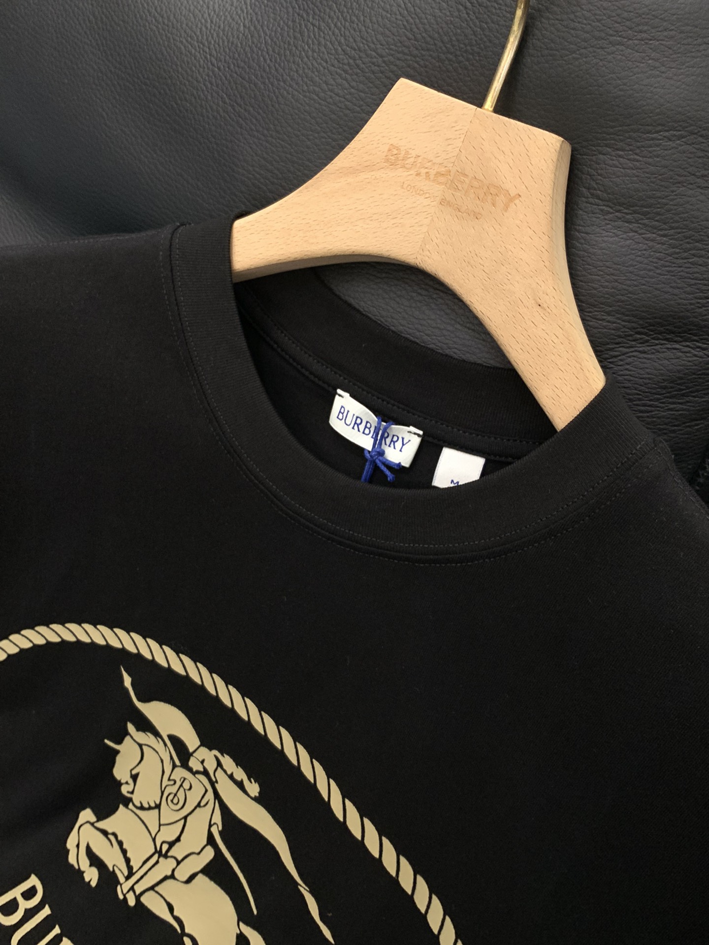 ，Burberry 巴宝莉，2025夏季最新品，专柜同步有售，原单狠货，时尚休闲圆领短袖T恤，进口原版面