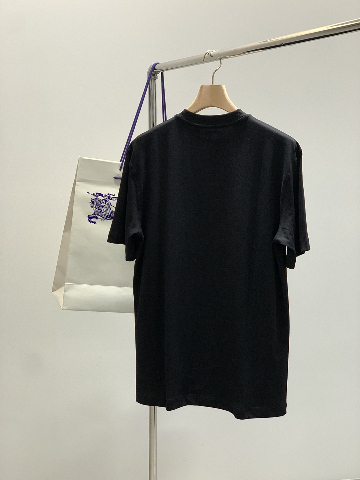 ，Burberry 巴宝莉，2025夏季最新品，专柜同步有售，原单狠货，时尚休闲圆领短袖T恤，进口原版面