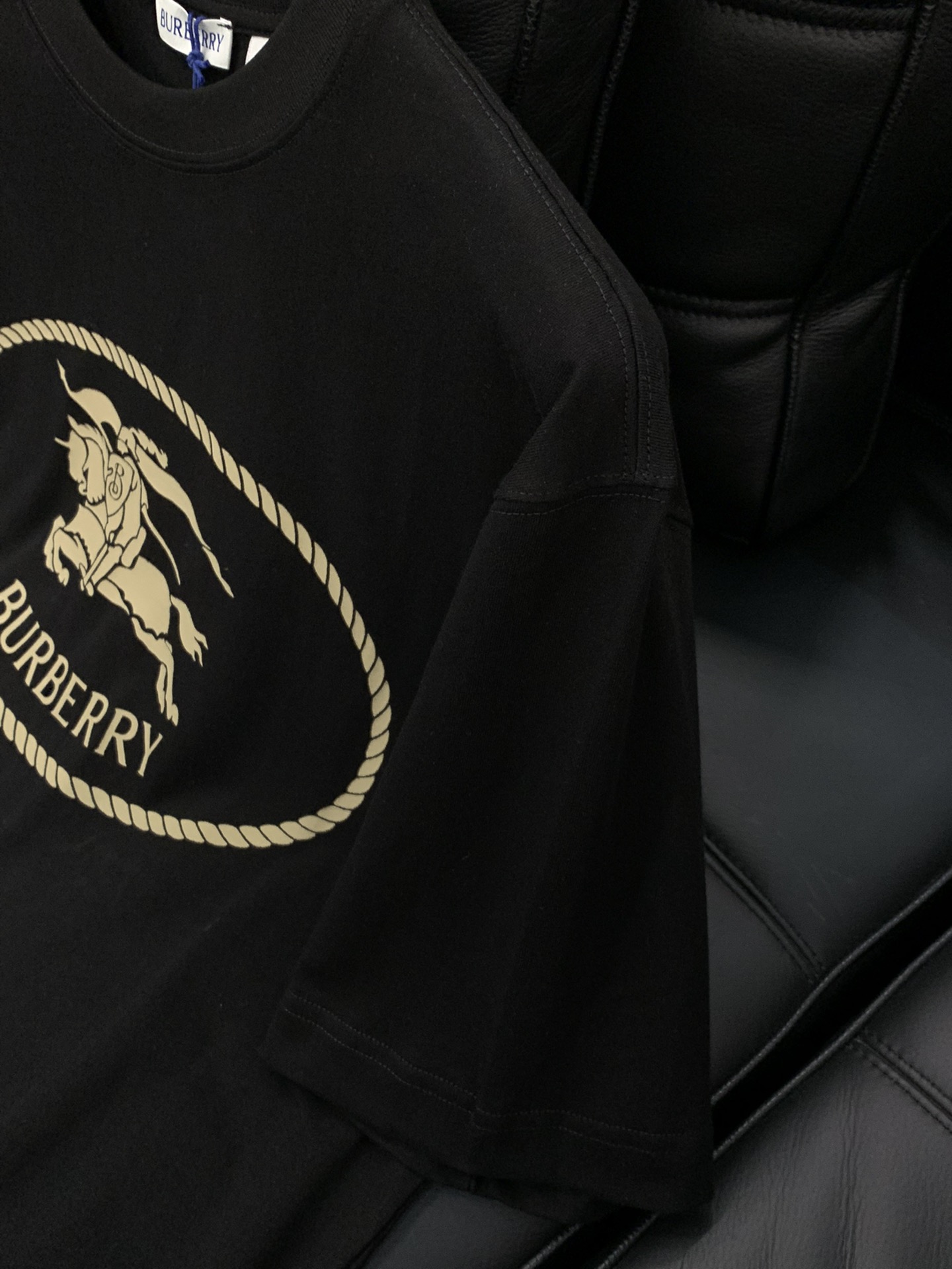 ，Burberry 巴宝莉，2025夏季最新品，专柜同步有售，原单狠货，时尚休闲圆领短袖T恤，进口原版面