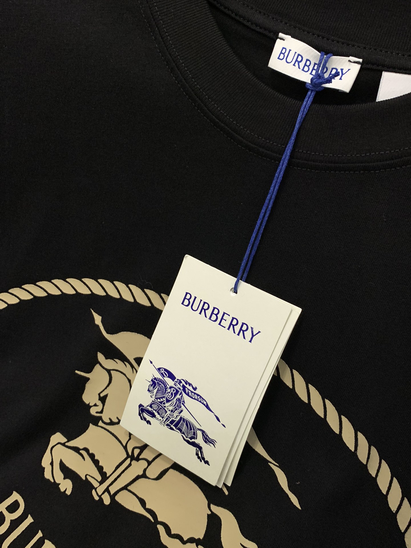 ，Burberry 巴宝莉，2025夏季最新品，专柜同步有售，原单狠货，时尚休闲圆领短袖T恤，进口原版面
