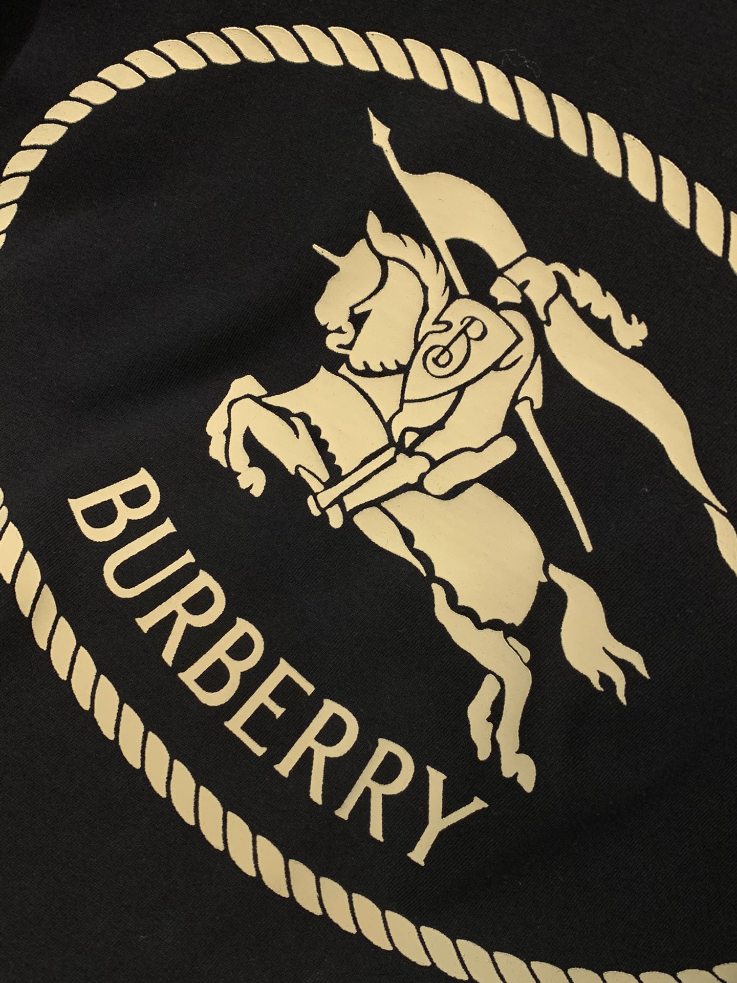 ，Burberry 巴宝莉，2025夏季最新品，专柜同步有售，原单狠货，时尚休闲圆领短袖T恤，进口原版面