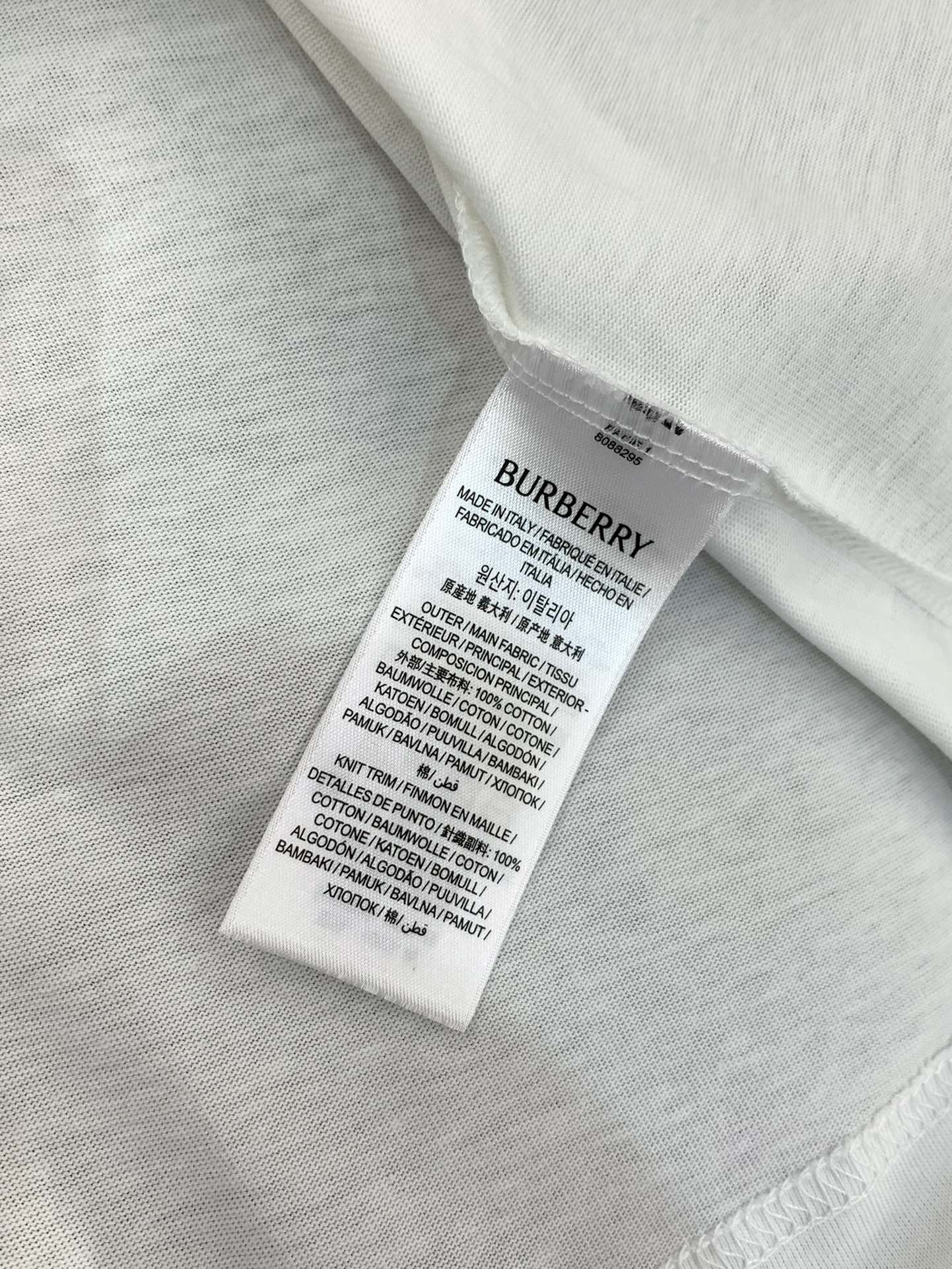 ，Burberry 巴宝莉，2025夏季最新品，专柜同步有售，原单狠货，时尚休闲圆领短袖T恤，进口原版面