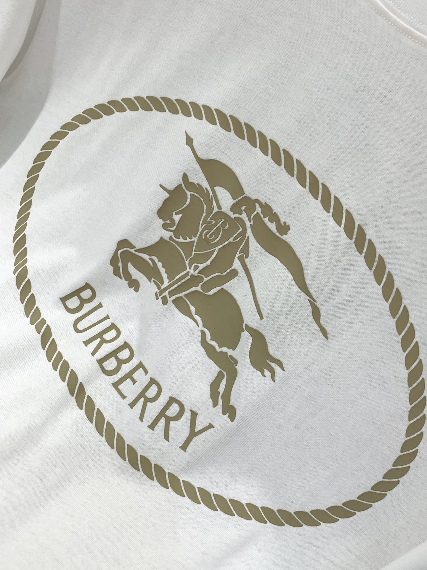，Burberry 巴宝莉，2025夏季最新品，专柜同步有售，原单狠货，时尚休闲圆领短袖T恤，进口原版面