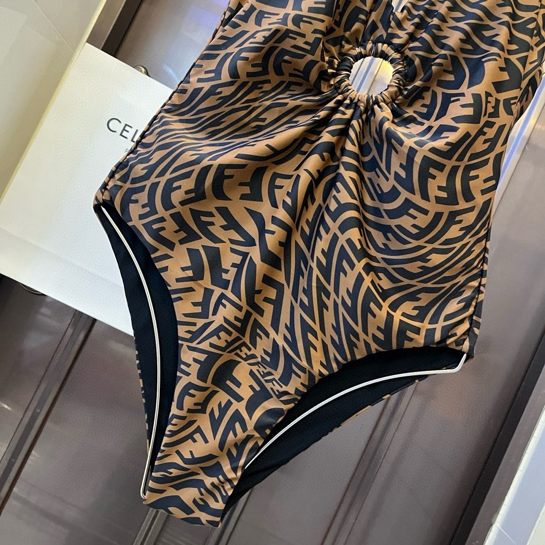  🆕
FD芬迪连体小心机泳衣 😍🥰适合多种场景的游泳衣🏊‍♀️海边 游泳池 温泉 水上乐园 漂流都可以😌