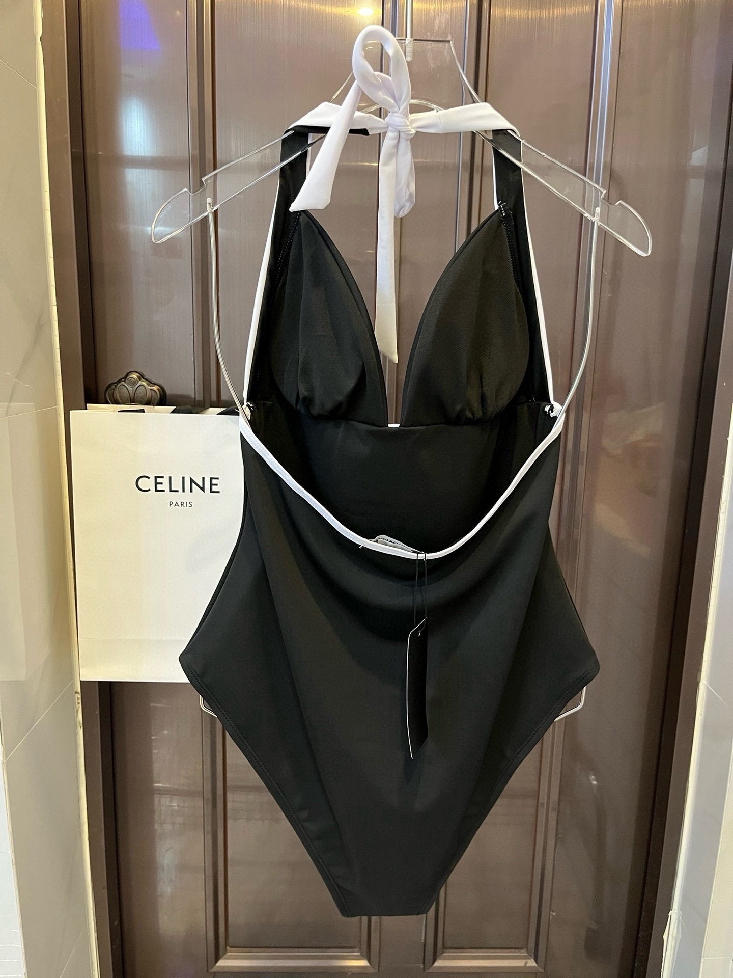。
D&G连体泳衣😍🥰适合多种场景的游泳衣🏊‍♀️海边 游泳池 温泉 水上乐园 漂流都可以😌内搭也完全可