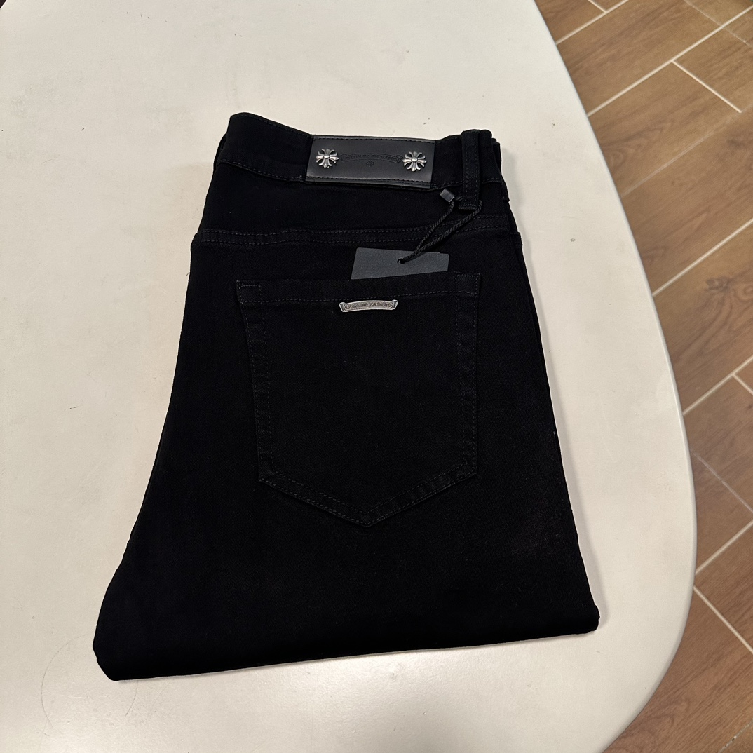 NO:454984,Croxin exclusively offers new jeans, high-end version!  Customized fabrics for counters are breathable and comfortable, with impeccable details, and the brand element design concept reflects high quality. The feel is delicate and soft!  It is casually cut, with a great upper body style!  Number of codes 29-38, Chrome hearts, jeans, alexander wang19860909克罗心独家专供新款 牛仔裤,高端版本！专柜定制面料 透气舒适度高,细节无可挑剔,品牌元素设计理念,体现高品质.手感细腻柔软！呈现休闲裁剪,上身版型超赞！ 码数29-38,,chrome hearts,jeans,alexander wang,Men's clothing