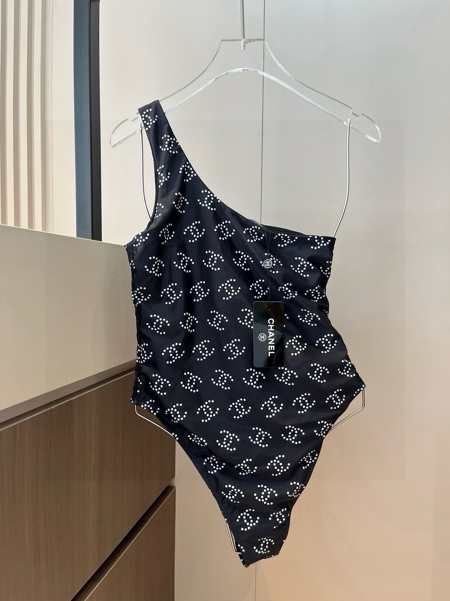  🆕
Chanel 香奈儿连体泳衣 😍🥰适合多种场景的游泳衣🏊‍♀️海边 游泳池 温泉 水上乐园 漂流都