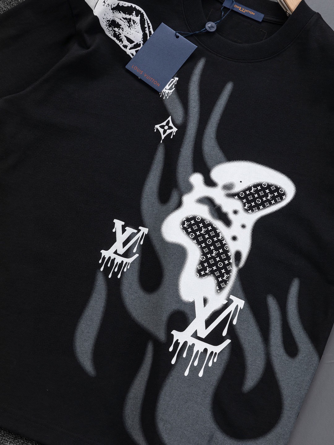 路易威登/Louis Vuitton 夏季新款 锻炼火燃烧印花圆领短袖T恤 白色/黑色