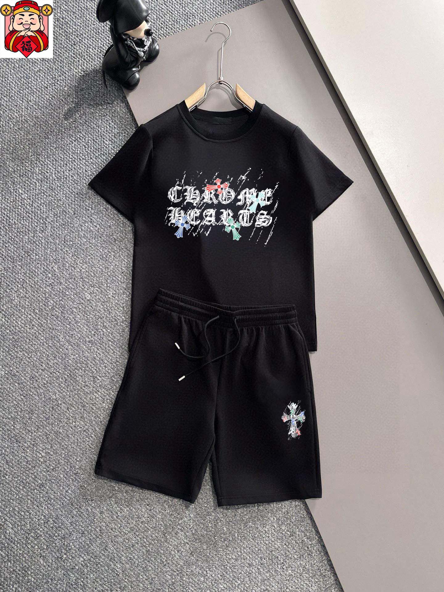 Chrome Hearts 品牌【ChampionHearts 克罗心】 2025新款男士短袖短裤套装 销售 市面高端版本 手感细腻柔软 让你穿着更加舒适 立体裁剪版型超赞 尺码:M-5XL下单请报身高体重