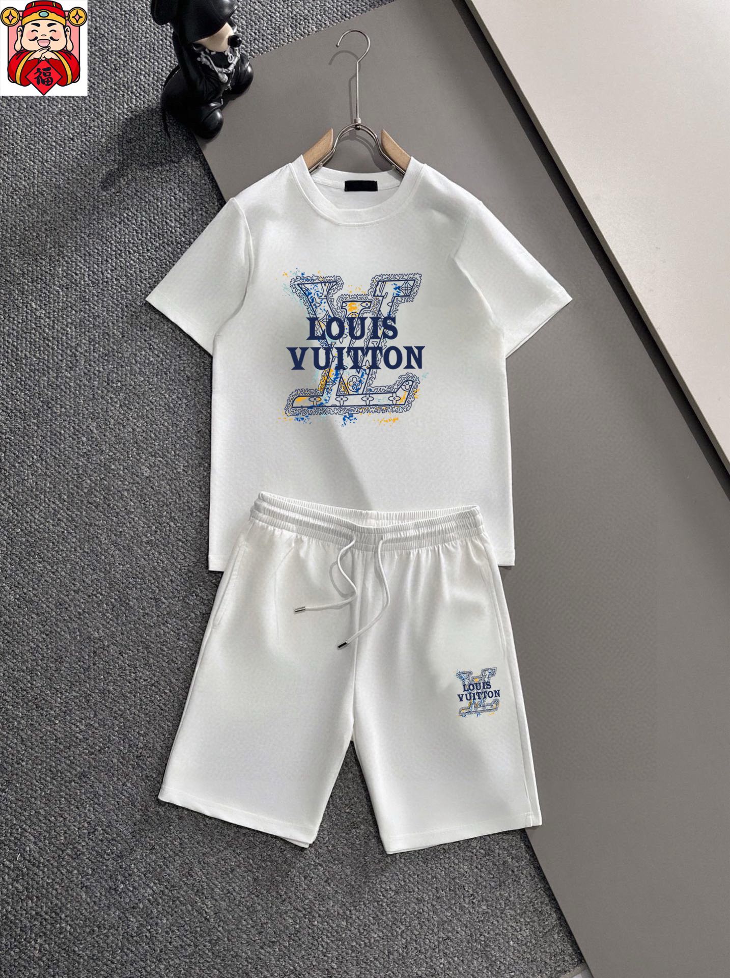 Louis Vuitton 品牌【LV路易威登】 2025新款男士短袖短裤套装 销售 市面高端版本 手感细腻柔软 让你穿着更加舒适 立体裁剪版型超赞 尺码:M-5XL下单请报身高体重