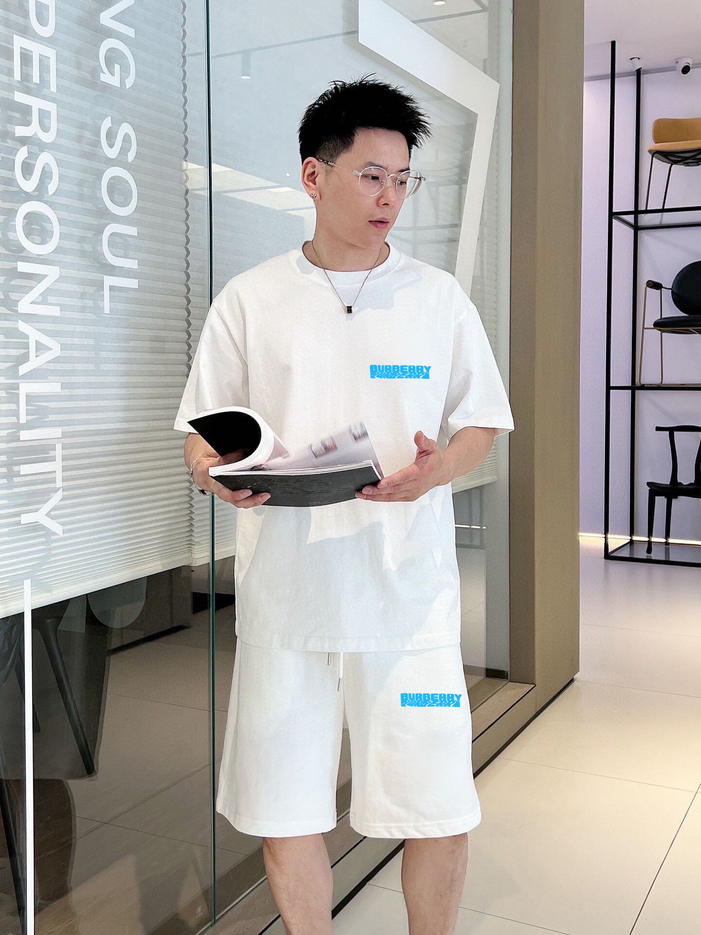 Burberry 品牌【BURBERRY 巴宝莉】 2025新款男士短袖短裤套装 销售 市面高端版本 手感细腻柔软 让你穿着更加舒适 立体裁剪版型超赞 尺码:M-5XL下单请报身高体重
