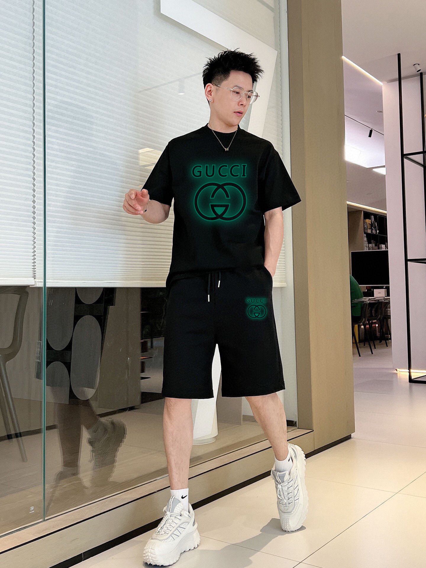 Gucci 品牌【GUCCI 古奇】 2025新款男士短袖短裤套装 销售 市面高端版本 手感细腻柔软 让你穿着更加舒适 立体裁剪版型超赞 尺码:M-5XL下单请报身高体重