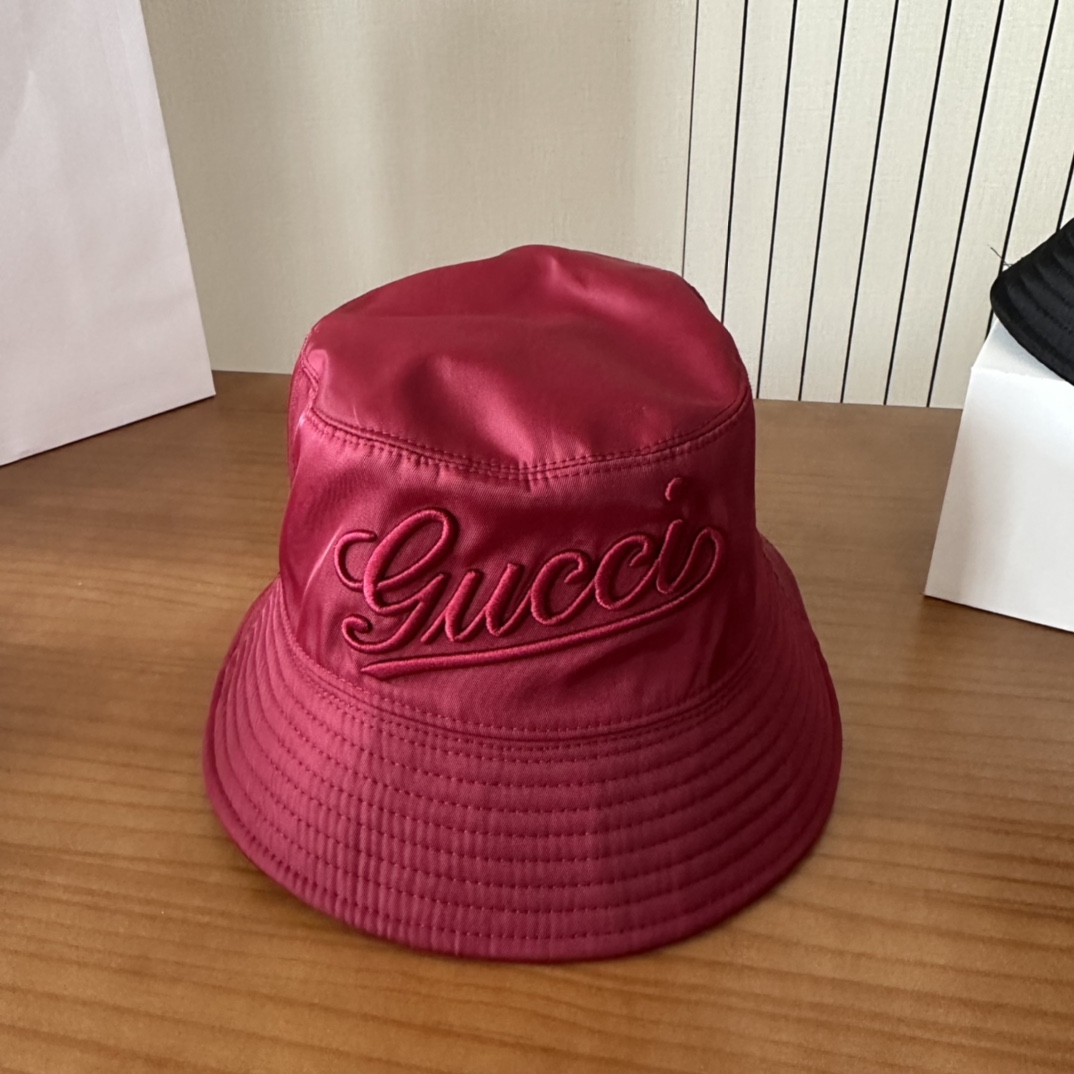 


GUCCI古奇 2025专柜新款简约刺绣款渔夫帽，很潮！休闲运动款，经典制作，超级好搭衣服！