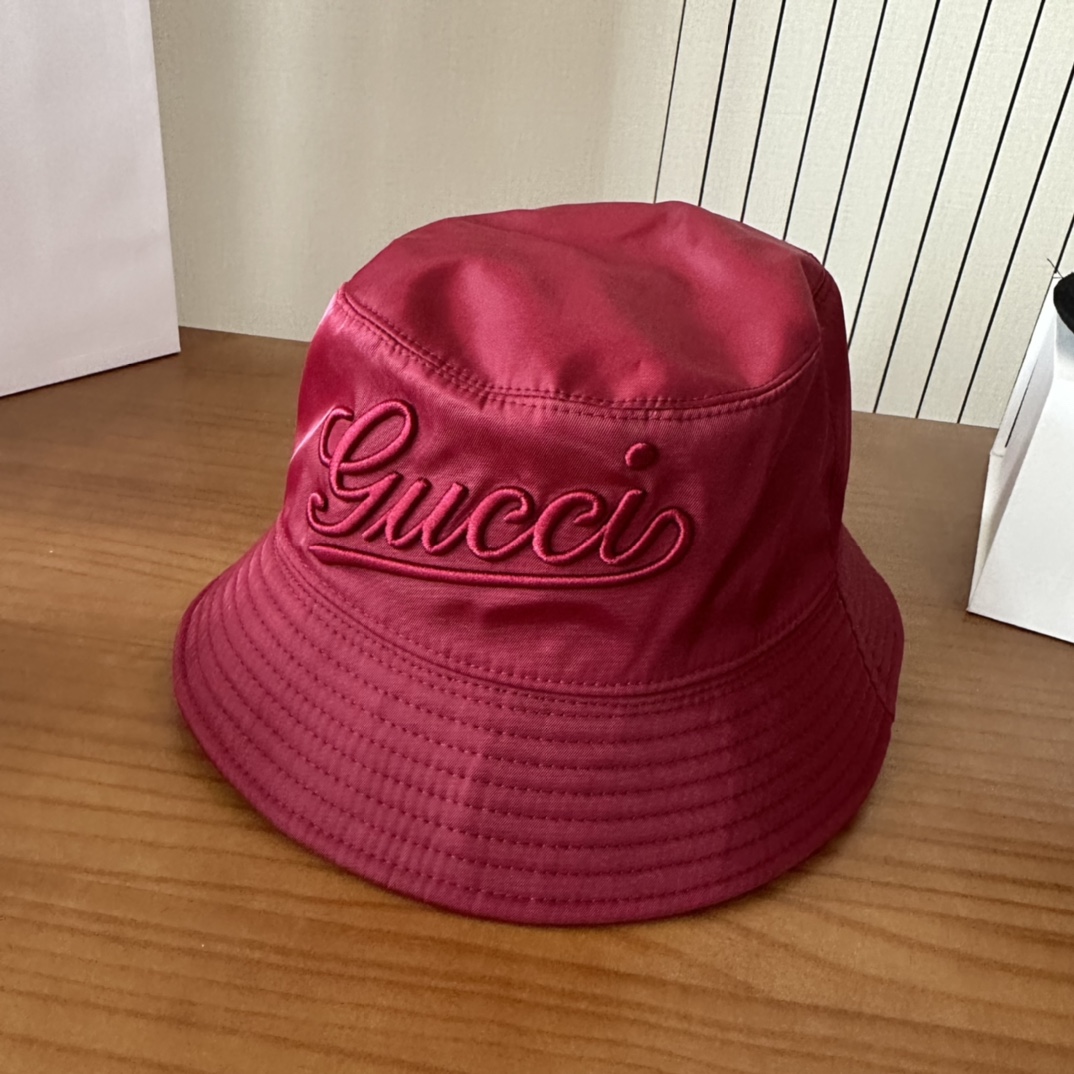 


GUCCI古奇 2025专柜新款简约刺绣款渔夫帽，很潮！休闲运动款，经典制作，超级好搭衣服！