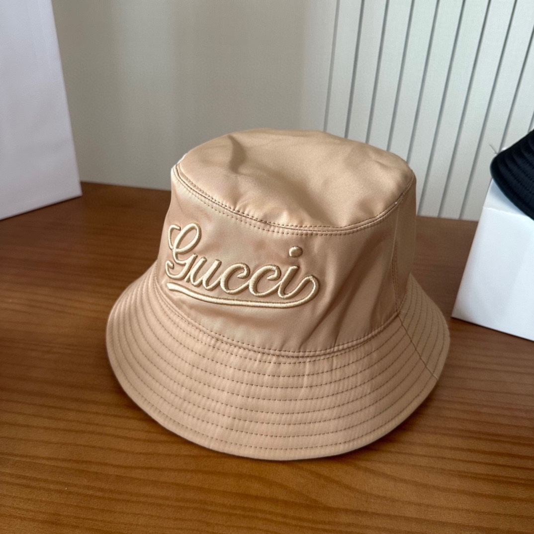 


GUCCI古奇 2025专柜新款简约刺绣款渔夫帽，很潮！休闲运动款，经典制作，超级好搭衣服！