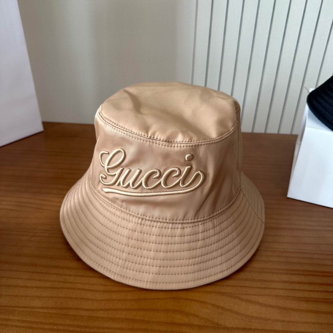 


GUCCI古奇 2025专柜新款简约刺绣款渔夫帽，很潮！休闲运动款，经典制作，超级好搭衣服！