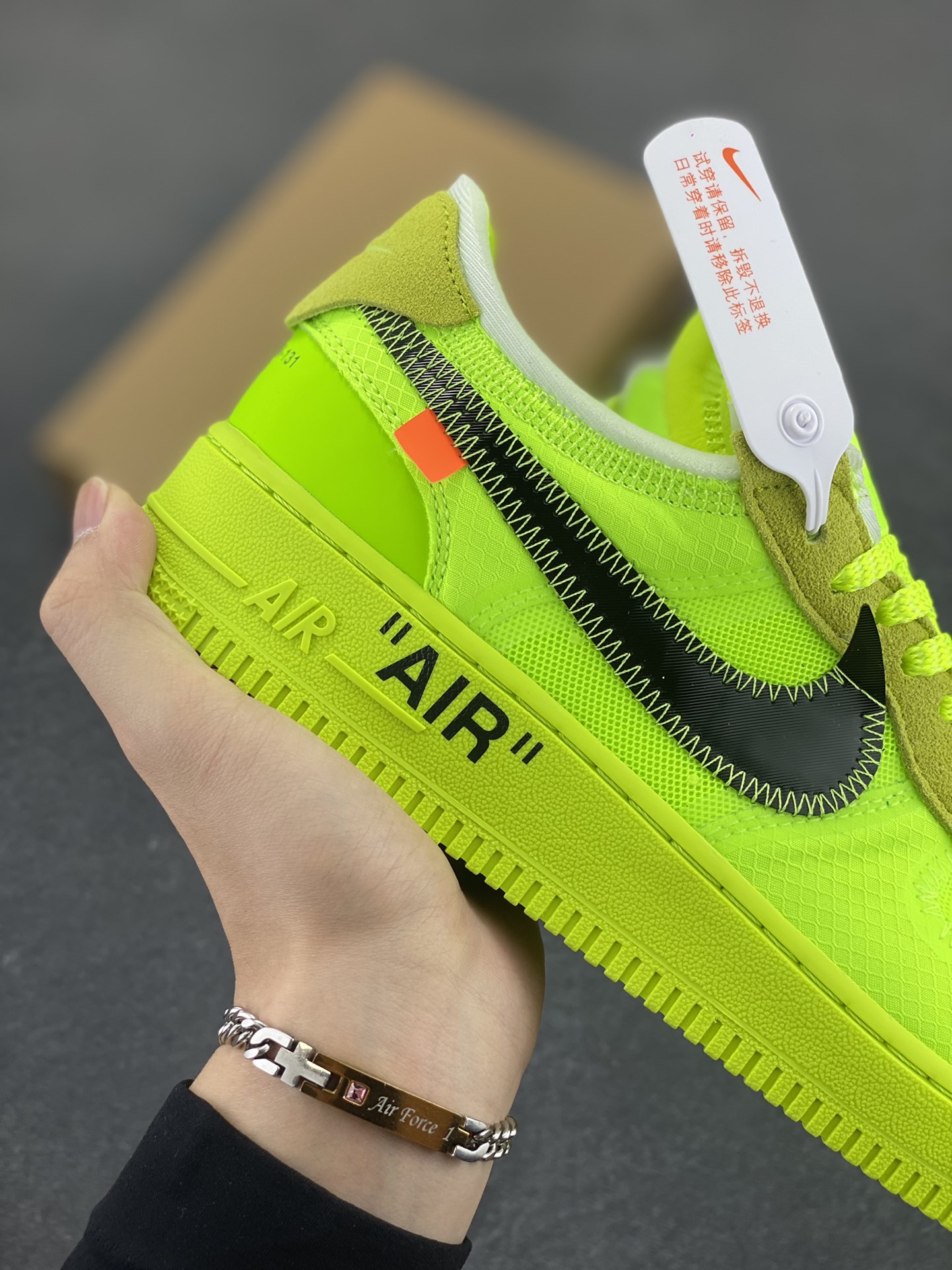图片[6]-夺人眼球Off-White x Nike Air Force 1 Low \”Volt\” 空军一号经典百搭低帮休闲运动板鞋“OW荧光绿黑”Off-White™与 NikeLab 最新打造的 Air Force 1 Low 全新配色「Volt」，Air Force 1 Low 的鞋身与中底将被换上夺目的荧光绿色调，以签名式的橘红色 “Zip-Tie” 和 “AIR” 字样点缀 货号：AO4606-700 尺码：36 36.5 37.5 38 38.5 39 40 40.5 41 42 42.5 43 44 44.5 45-选品中心