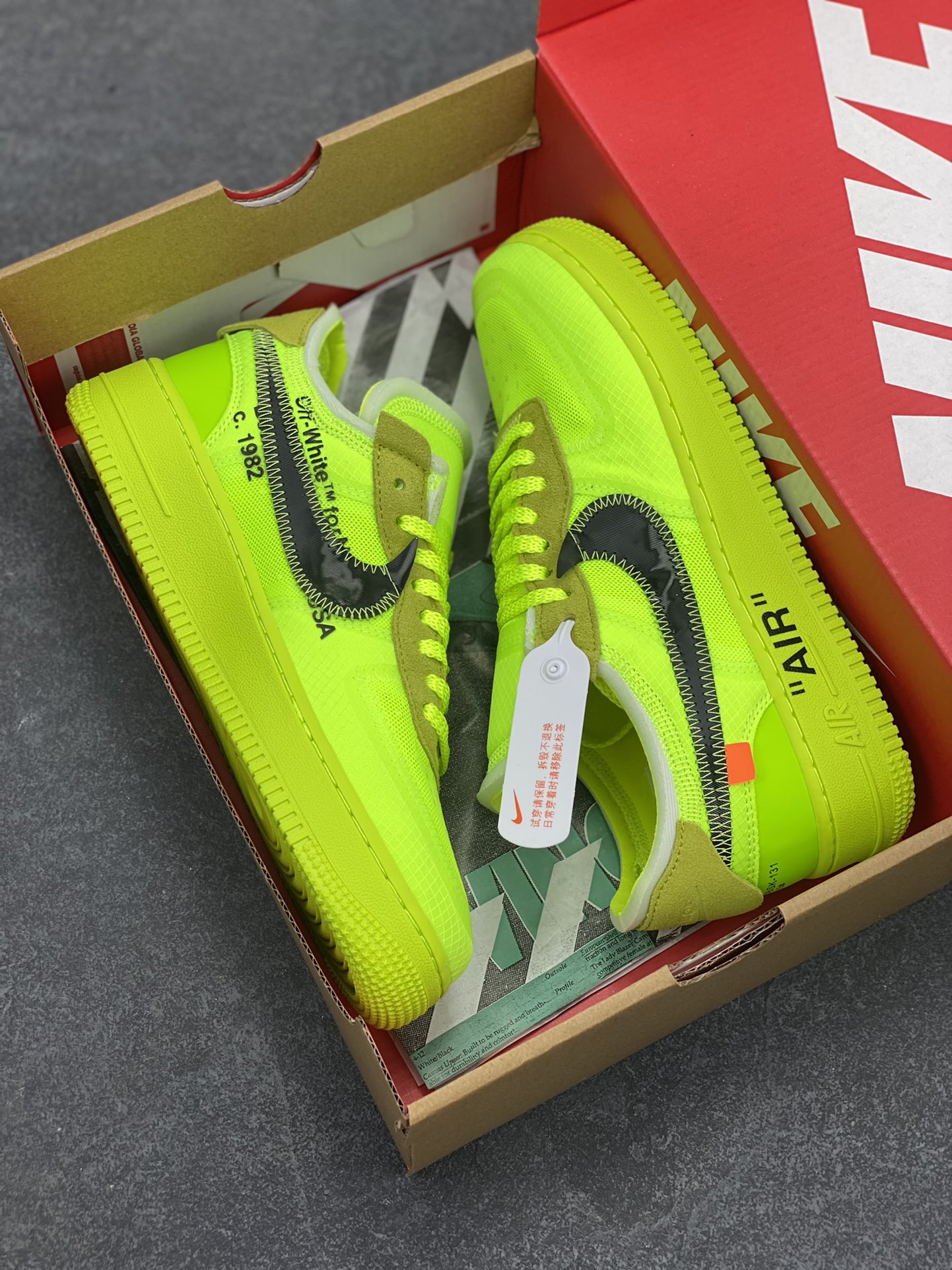 图片[9]-夺人眼球Off-White x Nike Air Force 1 Low \”Volt\” 空军一号经典百搭低帮休闲运动板鞋“OW荧光绿黑”Off-White™与 NikeLab 最新打造的 Air Force 1 Low 全新配色「Volt」，Air Force 1 Low 的鞋身与中底将被换上夺目的荧光绿色调，以签名式的橘红色 “Zip-Tie” 和 “AIR” 字样点缀 货号：AO4606-700 尺码：36 36.5 37.5 38 38.5 39 40 40.5 41 42 42.5 43 44 44.5 45-选品中心