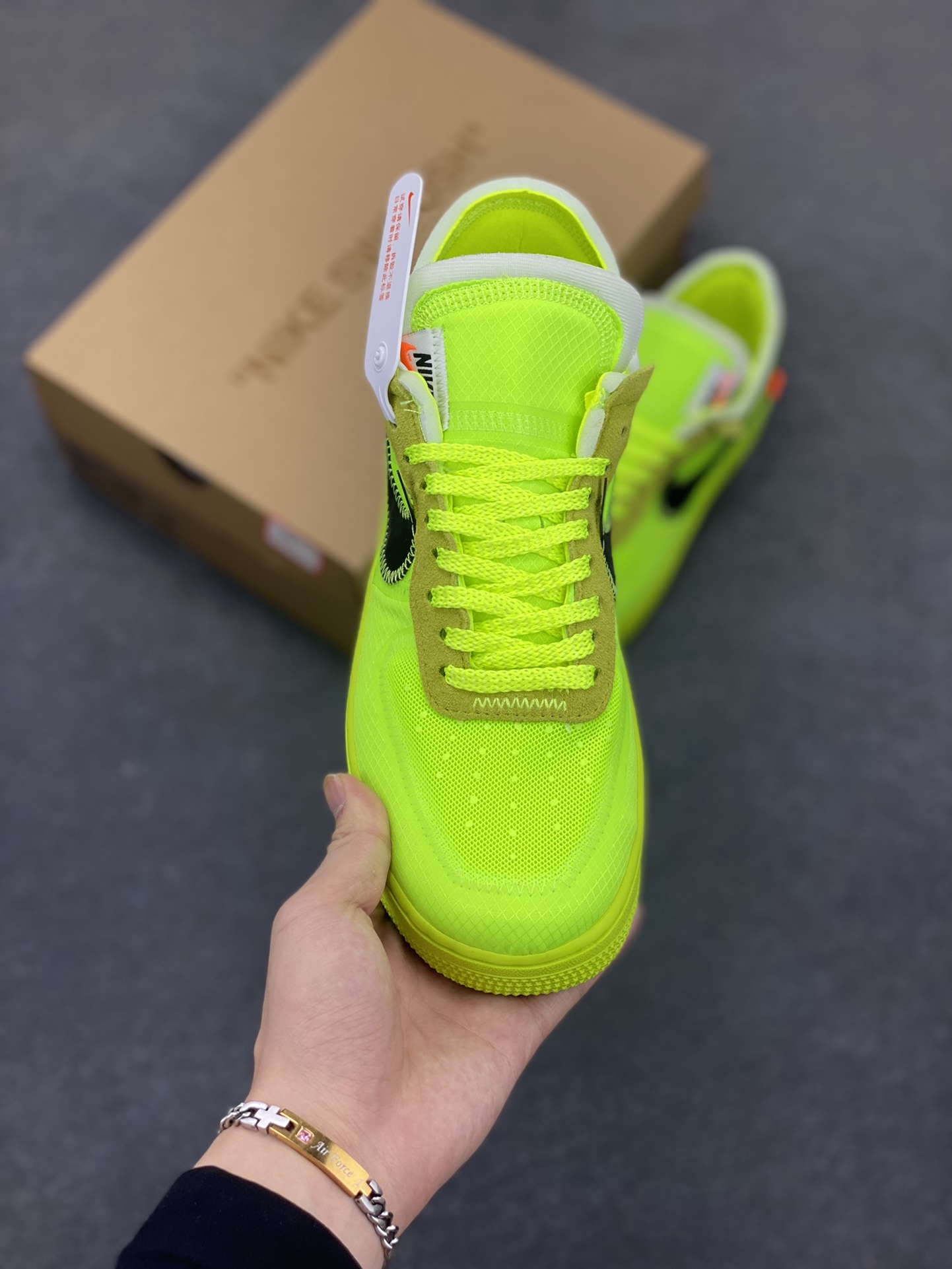 图片[2]-夺人眼球Off-White x Nike Air Force 1 Low \”Volt\” 空军一号经典百搭低帮休闲运动板鞋“OW荧光绿黑”Off-White™与 NikeLab 最新打造的 Air Force 1 Low 全新配色「Volt」，Air Force 1 Low 的鞋身与中底将被换上夺目的荧光绿色调，以签名式的橘红色 “Zip-Tie” 和 “AIR” 字样点缀 货号：AO4606-700 尺码：36 36.5 37.5 38 38.5 39 40 40.5 41 42 42.5 43 44 44.5 45-选品中心