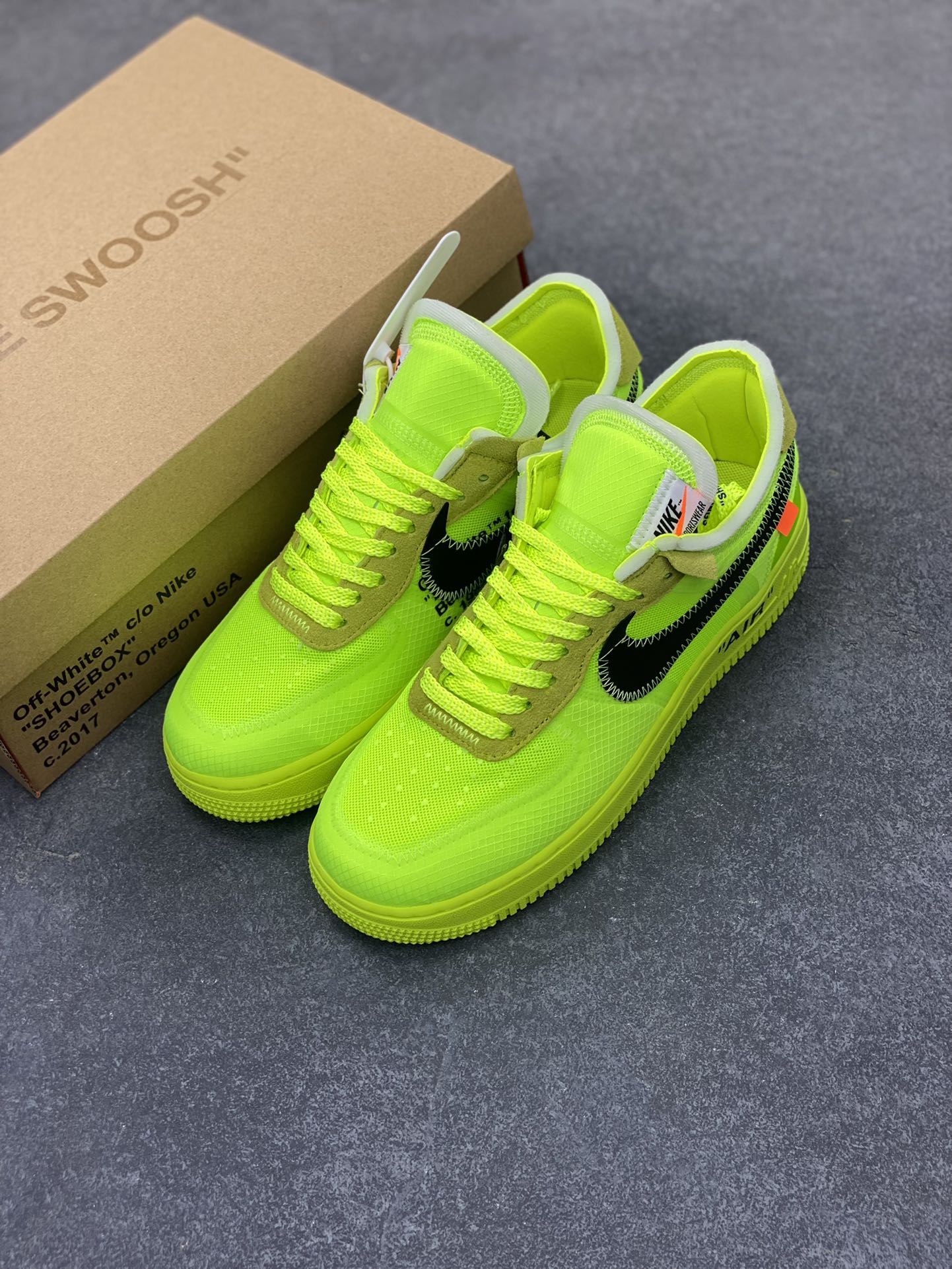 图片[8]-夺人眼球Off-White x Nike Air Force 1 Low \”Volt\” 空军一号经典百搭低帮休闲运动板鞋“OW荧光绿黑”Off-White™与 NikeLab 最新打造的 Air Force 1 Low 全新配色「Volt」，Air Force 1 Low 的鞋身与中底将被换上夺目的荧光绿色调，以签名式的橘红色 “Zip-Tie” 和 “AIR” 字样点缀 货号：AO4606-700 尺码：36 36.5 37.5 38 38.5 39 40 40.5 41 42 42.5 43 44 44.5 45-选品中心