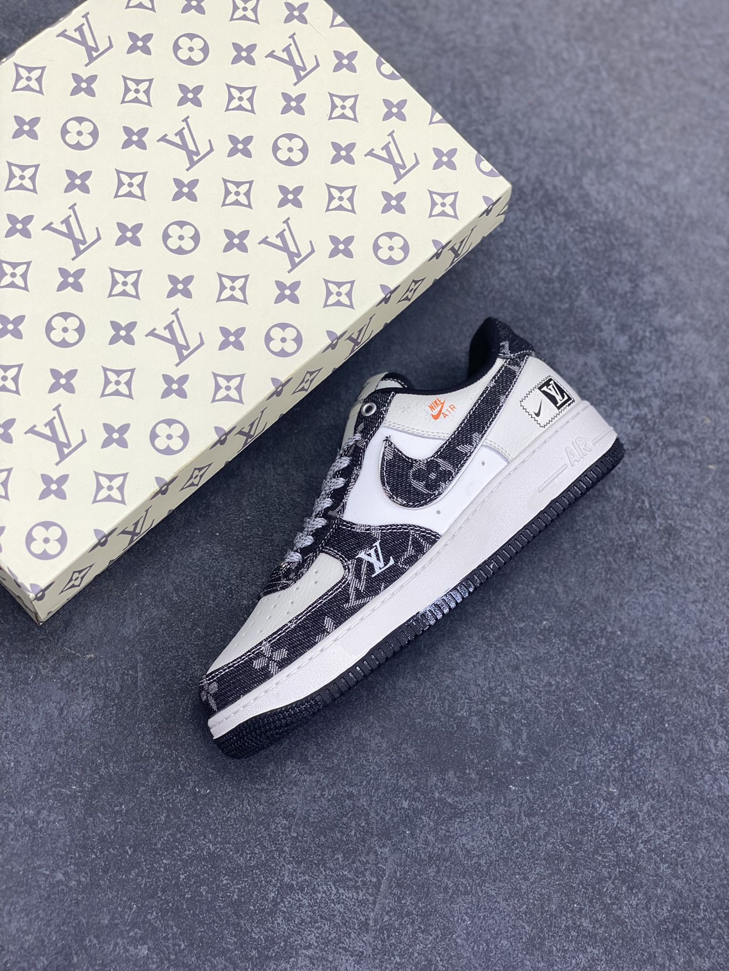 图片[7]-Nike Air Force 1 Low 空军一号低帮百搭休闲运动板鞋。柔软、弹性十足的缓震性能和出色的中底设计，横跨复古与现代的外型结合，造就出风靡全球三十多年的Force 1，直到今天还深受青睐。 货号：YX5066-354 尺码：36 36.5 37.5 38 38.5 39 40 40.5 41 42 42.5 43 44 44.5 45-选品中心