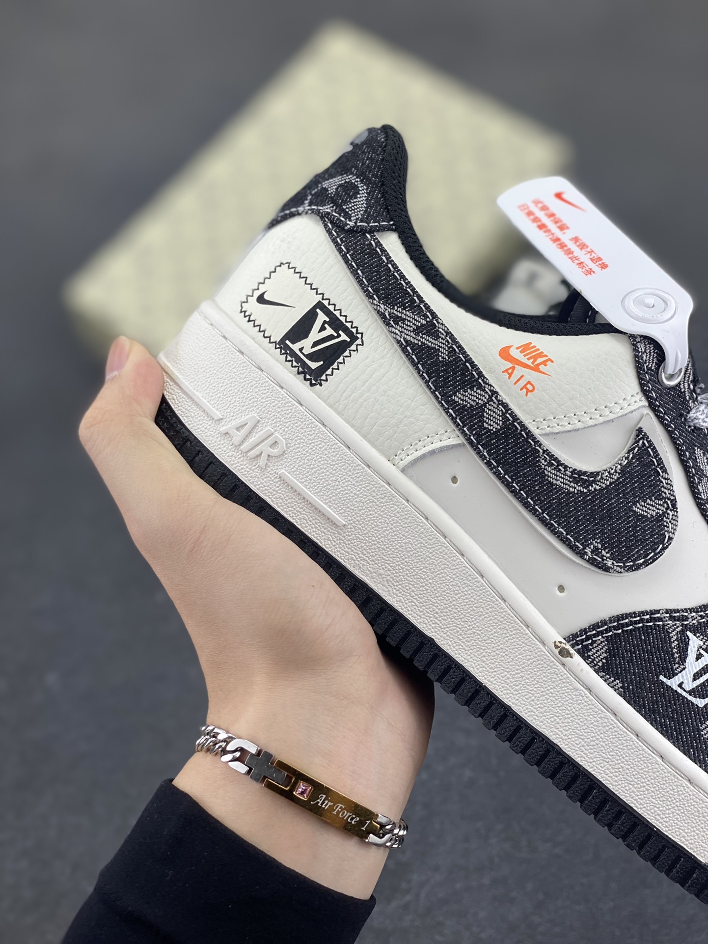 图片[6]-Nike Air Force 1 Low 空军一号低帮百搭休闲运动板鞋。柔软、弹性十足的缓震性能和出色的中底设计，横跨复古与现代的外型结合，造就出风靡全球三十多年的Force 1，直到今天还深受青睐。 货号：YX5066-354 尺码：36 36.5 37.5 38 38.5 39 40 40.5 41 42 42.5 43 44 44.5 45-选品中心