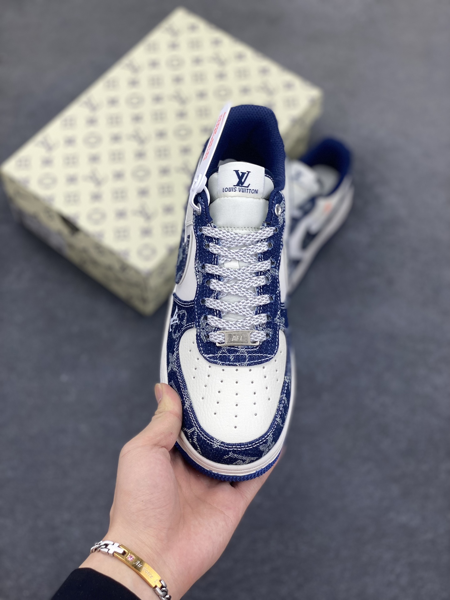 图片[2]-Nike Air Force 1 Low 空军一号低帮百搭休闲运动板鞋。柔软、弹性十足的缓震性能和出色的中底设计，横跨复古与现代的外型结合，造就出风靡全球三十多年的Force 1，直到今天还深受青睐。 货号：YX5066-353 尺码：36 36.5 37.5 38 38.5 39 40 40.5 41 42 42.5 43 44 44.5 45-选品中心