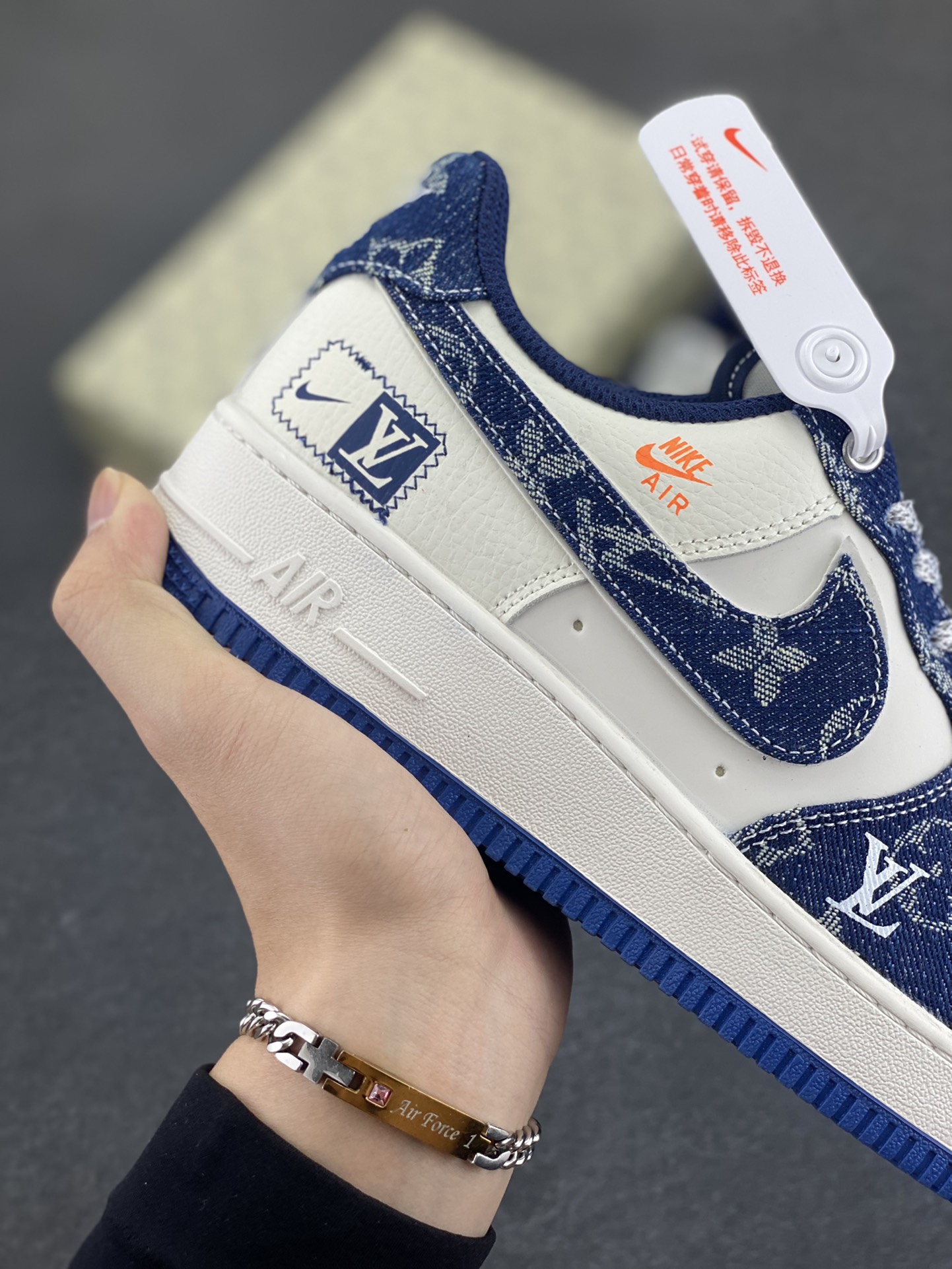 图片[6]-Nike Air Force 1 Low 空军一号低帮百搭休闲运动板鞋。柔软、弹性十足的缓震性能和出色的中底设计，横跨复古与现代的外型结合，造就出风靡全球三十多年的Force 1，直到今天还深受青睐。 货号：YX5066-353 尺码：36 36.5 37.5 38 38.5 39 40 40.5 41 42 42.5 43 44 44.5 45-选品中心