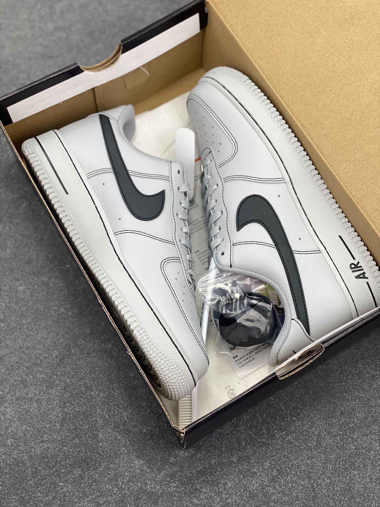 图片[9]-HY版本💯 Nike Air Force 1 Low 灰线 原楦头原纸板 打造纯正空军版型 专注外贸渠道 全掌内置蜂窝气垫 原盒配件 原厂中底钢印、拉帮完美 货号：HQ2037-004 尺码：36 36.5 37.5 38 38.5 39 40 40.5 41 42 42.5 43 44 44.5 45 46-选品中心