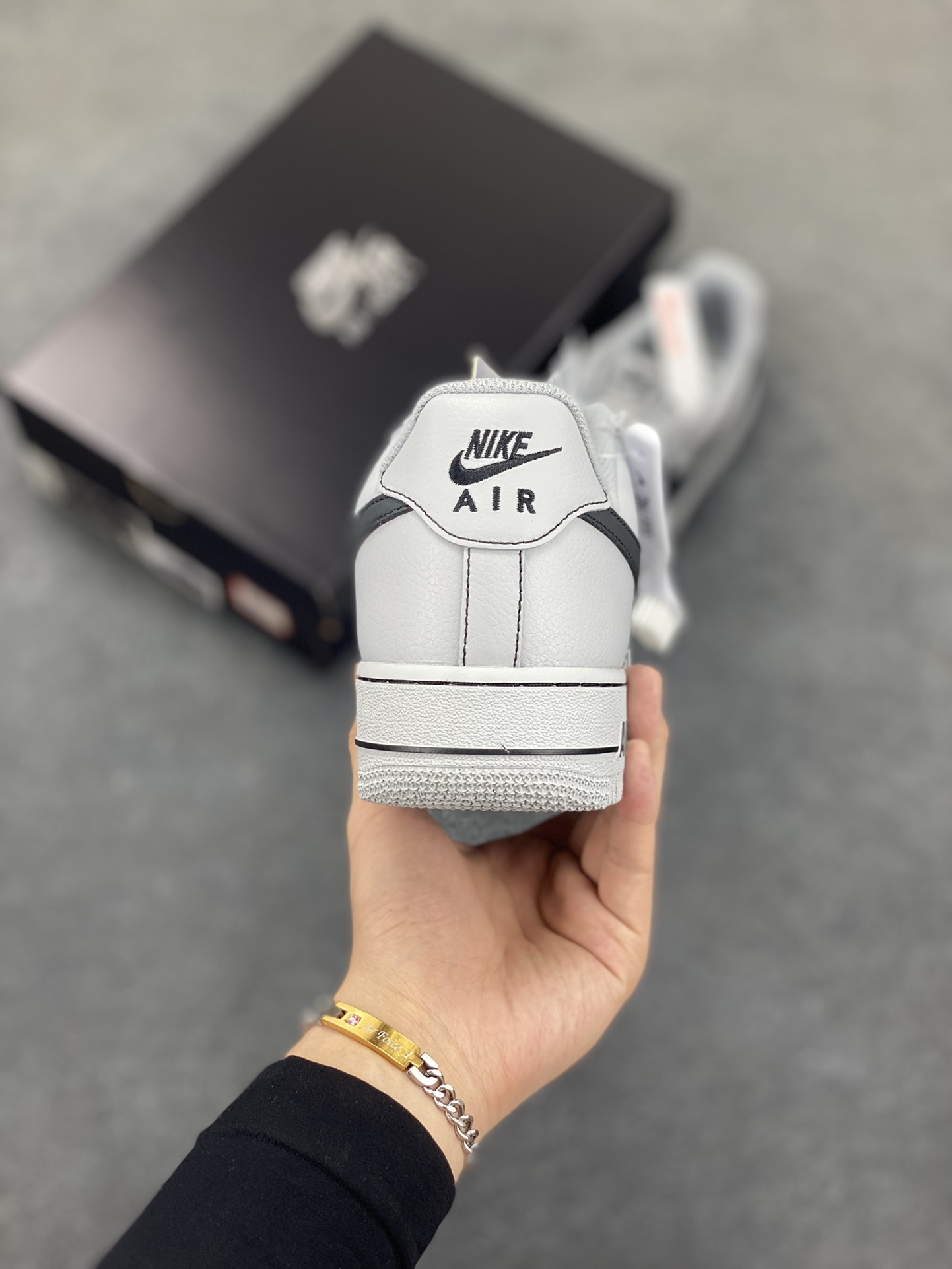 图片[4]-HY版本💯 Nike Air Force 1 Low 灰线 原楦头原纸板 打造纯正空军版型 专注外贸渠道 全掌内置蜂窝气垫 原盒配件 原厂中底钢印、拉帮完美 货号：HQ2037-004 尺码：36 36.5 37.5 38 38.5 39 40 40.5 41 42 42.5 43 44 44.5 45 46-选品中心