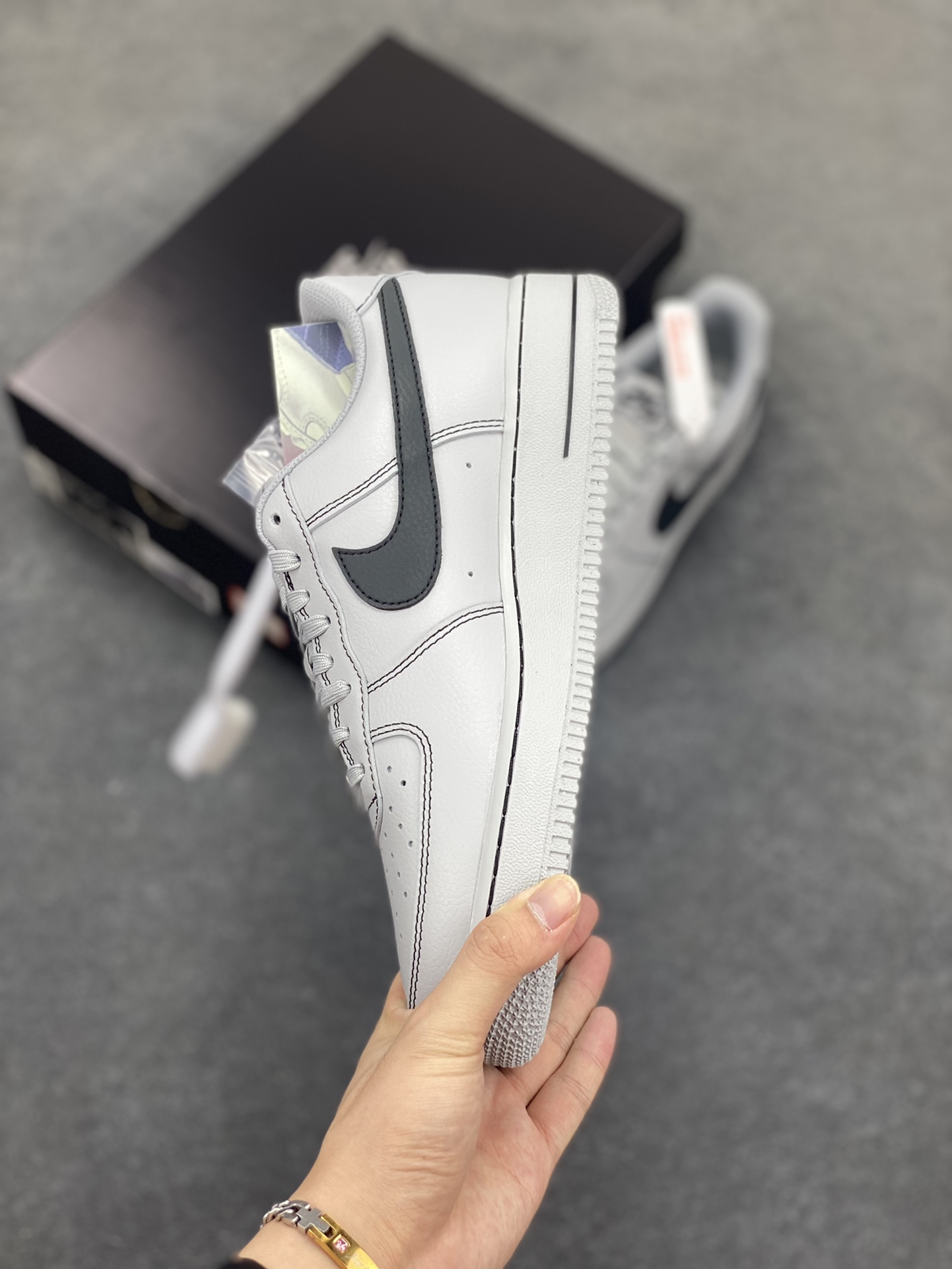 图片[3]-HY版本💯 Nike Air Force 1 Low 灰线 原楦头原纸板 打造纯正空军版型 专注外贸渠道 全掌内置蜂窝气垫 原盒配件 原厂中底钢印、拉帮完美 货号：HQ2037-004 尺码：36 36.5 37.5 38 38.5 39 40 40.5 41 42 42.5 43 44 44.5 45 46-选品中心