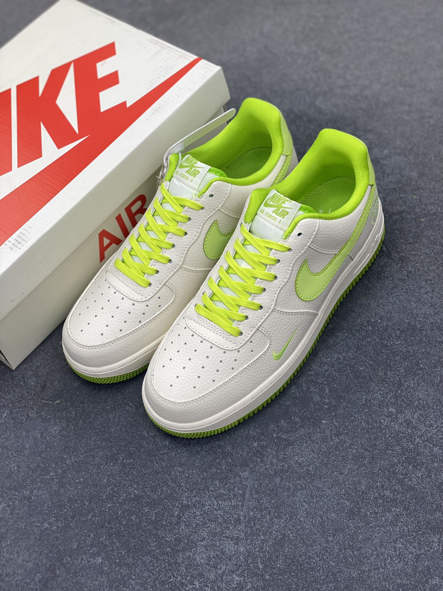 图片[8]-NIke Air Force 1 \’07 Low “苹果绿”空军一号 低帮 运动鞋 休闲鞋 折边针车 工艺难度大 原楦头原纸板 原装鞋盒 定制五金配件 内置全掌气垫 原厂鞋底 货号：DF0188-070 尺码：36 36.5 37.5 38 38.5 39 40 40.5 41 42 42.5 43 44 44.5 45-选品中心
