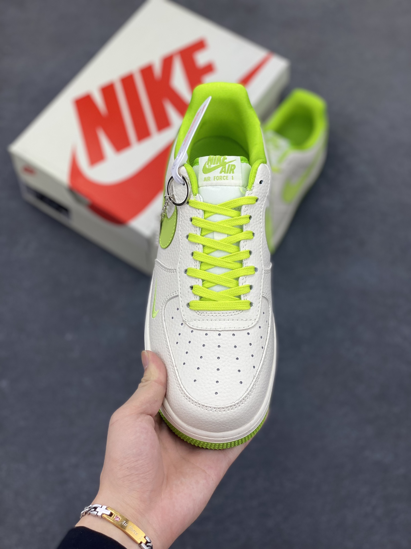 图片[2]-NIke Air Force 1 \’07 Low “苹果绿”空军一号 低帮 运动鞋 休闲鞋 折边针车 工艺难度大 原楦头原纸板 原装鞋盒 定制五金配件 内置全掌气垫 原厂鞋底 货号：DF0188-070 尺码：36 36.5 37.5 38 38.5 39 40 40.5 41 42 42.5 43 44 44.5 45-选品中心