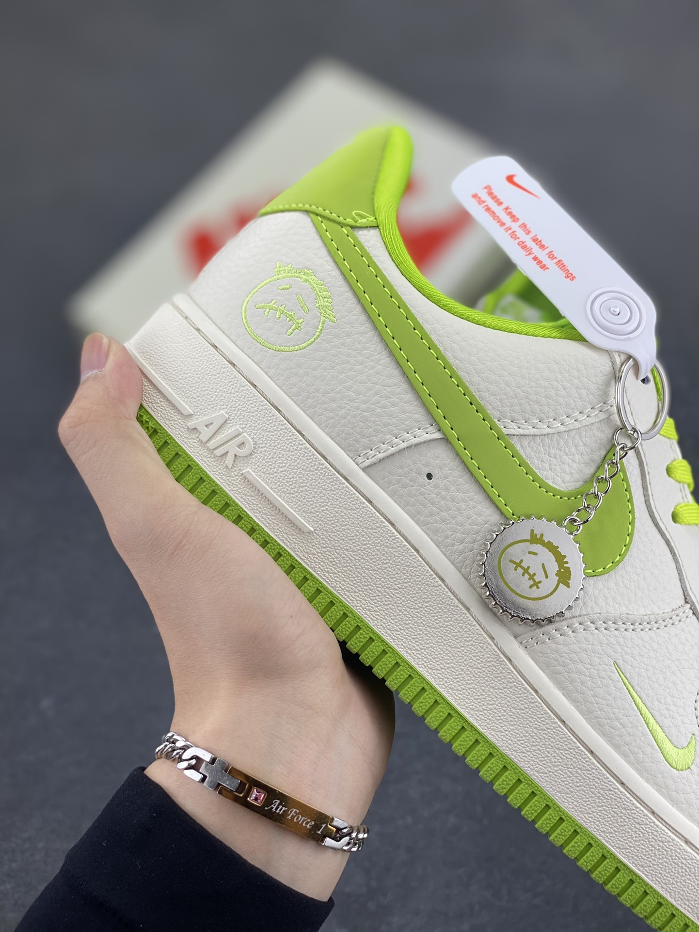 图片[6]-NIke Air Force 1 \’07 Low “苹果绿”空军一号 低帮 运动鞋 休闲鞋 折边针车 工艺难度大 原楦头原纸板 原装鞋盒 定制五金配件 内置全掌气垫 原厂鞋底 货号：DF0188-070 尺码：36 36.5 37.5 38 38.5 39 40 40.5 41 42 42.5 43 44 44.5 45-选品中心
