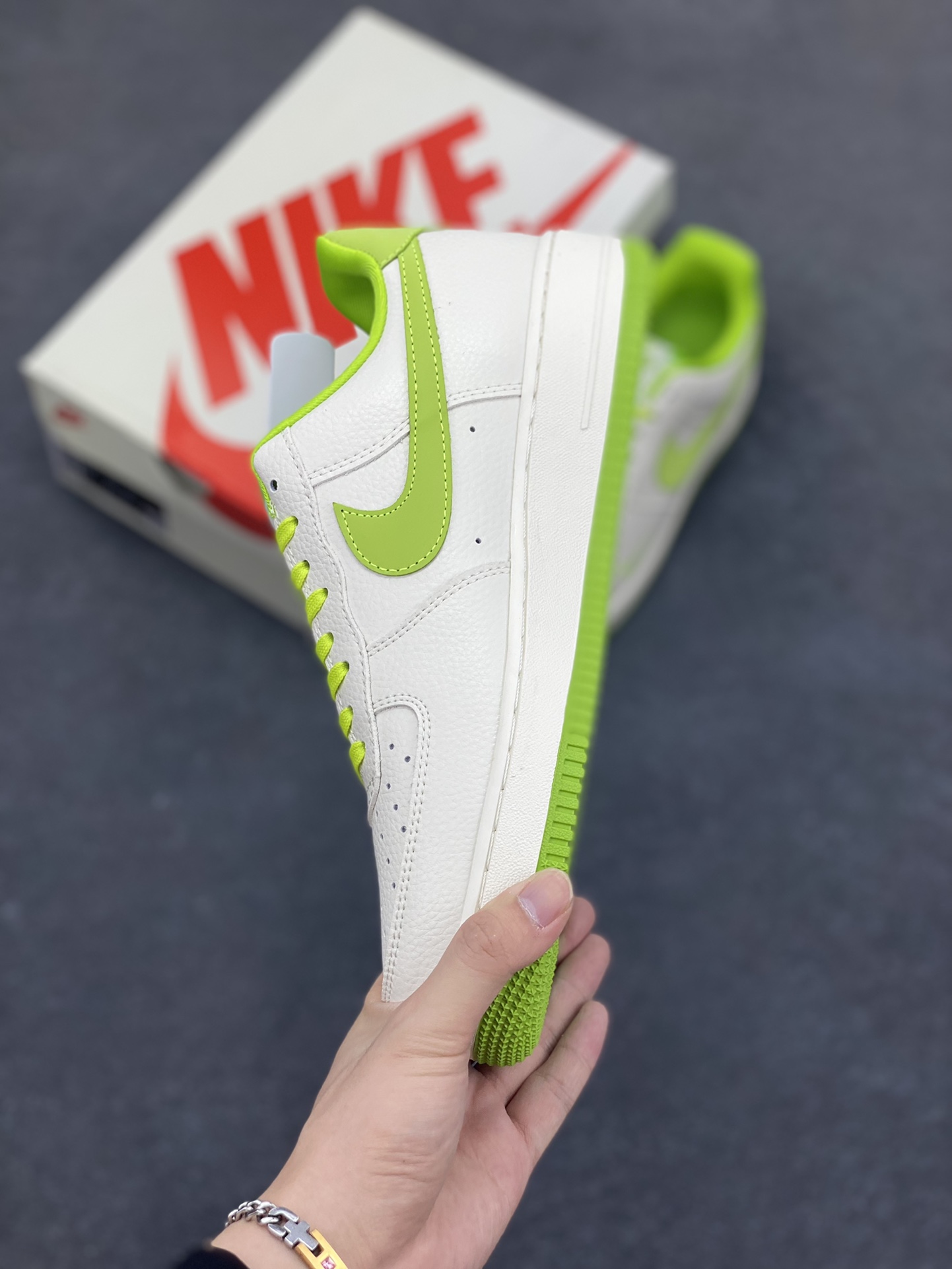 图片[3]-NIke Air Force 1 \’07 Low “苹果绿”空军一号 低帮 运动鞋 休闲鞋 折边针车 工艺难度大 原楦头原纸板 原装鞋盒 定制五金配件 内置全掌气垫 原厂鞋底 货号：DF0188-070 尺码：36 36.5 37.5 38 38.5 39 40 40.5 41 42 42.5 43 44 44.5 45-选品中心