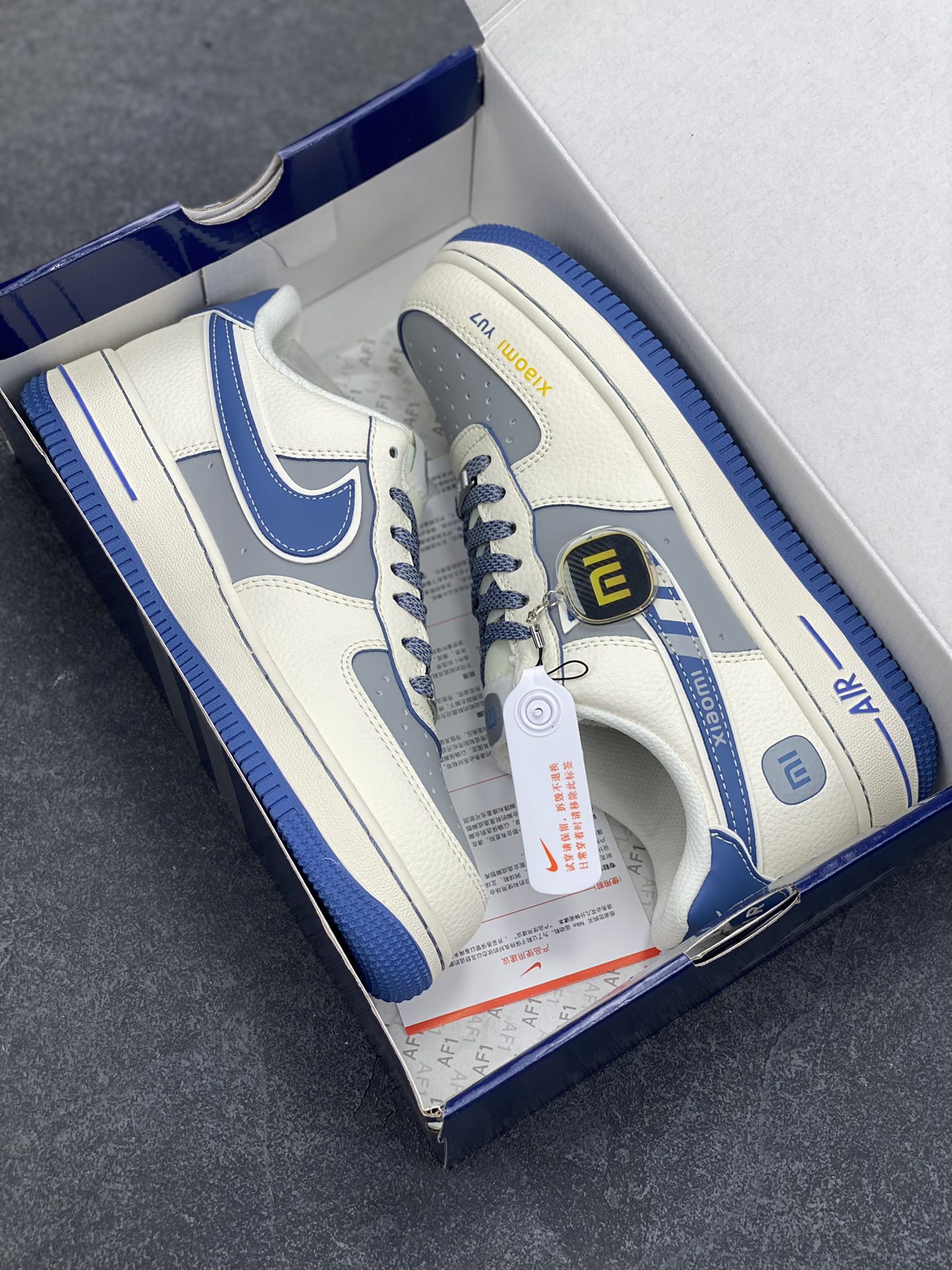 图片[9]-NIke Air Force 1 \’07 Low “xiaomi联名——YU7蓝”空军一号 低帮 运动鞋 休闲鞋 折边针车 工艺难度大 原楦头原纸板 原装鞋盒 定制五金配件 内置全掌气垫 原厂鞋底 货号：XX3168-218 尺码：36 36.5 37.5 38 38.5 39 40 40.5 41 42 42.5 43 44 44.5 45-选品中心