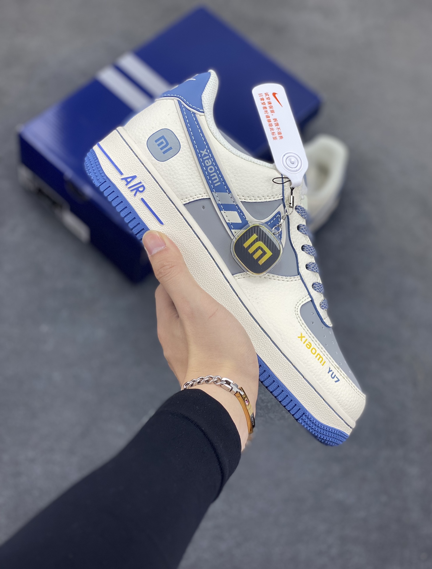 NIke Air Force 1 \’07 Low “xiaomi联名——YU7蓝”空军一号 低帮 运动鞋 休闲鞋 折边针车 工艺难度大 原楦头原纸板 原装鞋盒 定制五金配件 内置全掌气垫 原厂鞋底 货号:XX3168-218 尺码:36 36.5 37.5 38 38.5 39 40 40.5 41 42 42.5 43 44 44.5 45-选品中心